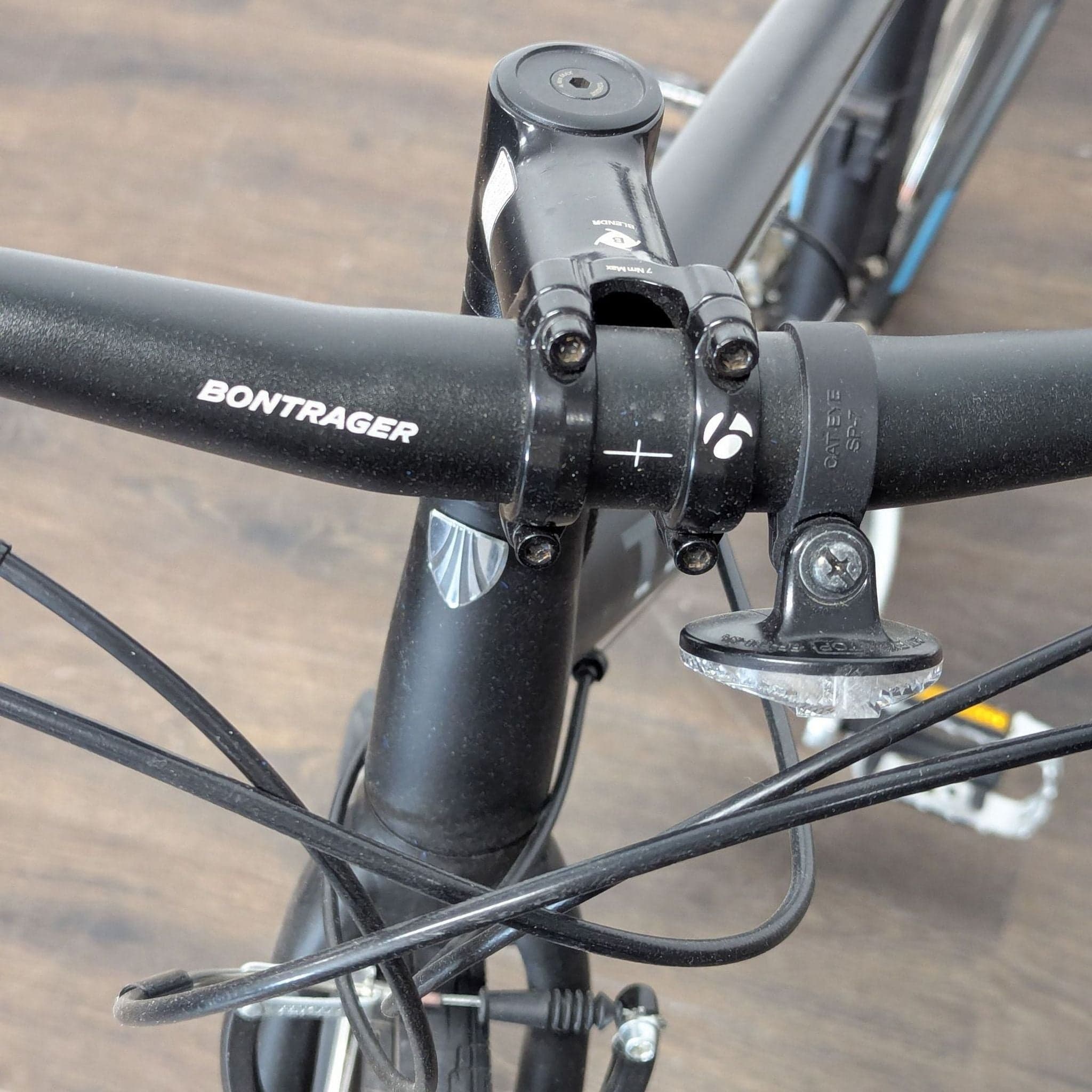 Trek Hybrid Outdoor Bike – Lightweight, Reliable, Ready to Ride! - Thumbnail 4