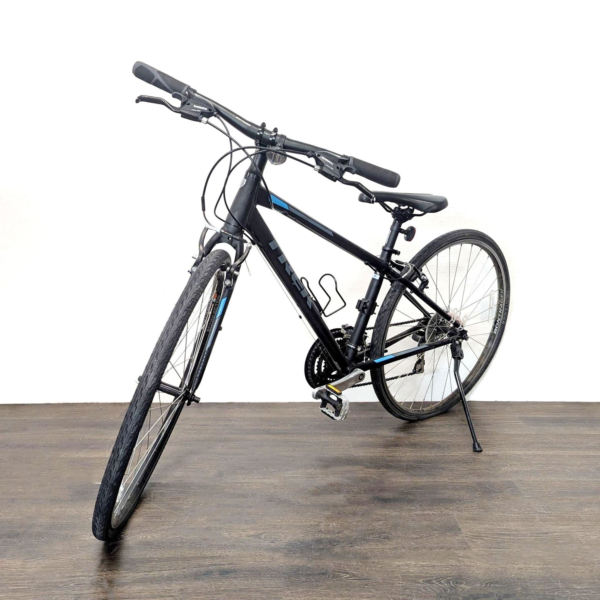 Trek Hybrid Outdoor Bike – Lightweight, Reliable, Ready to Ride! - Thumbnail 2
