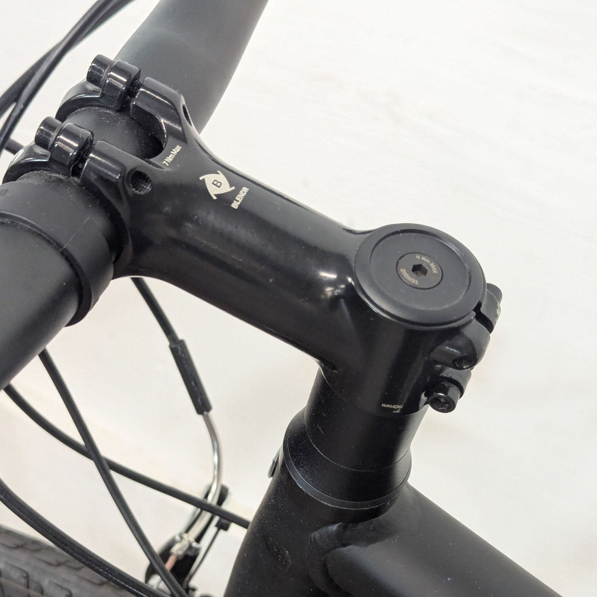 Trek Hybrid Outdoor Bike – Lightweight, Reliable, Ready to Ride! - Thumbnail 8