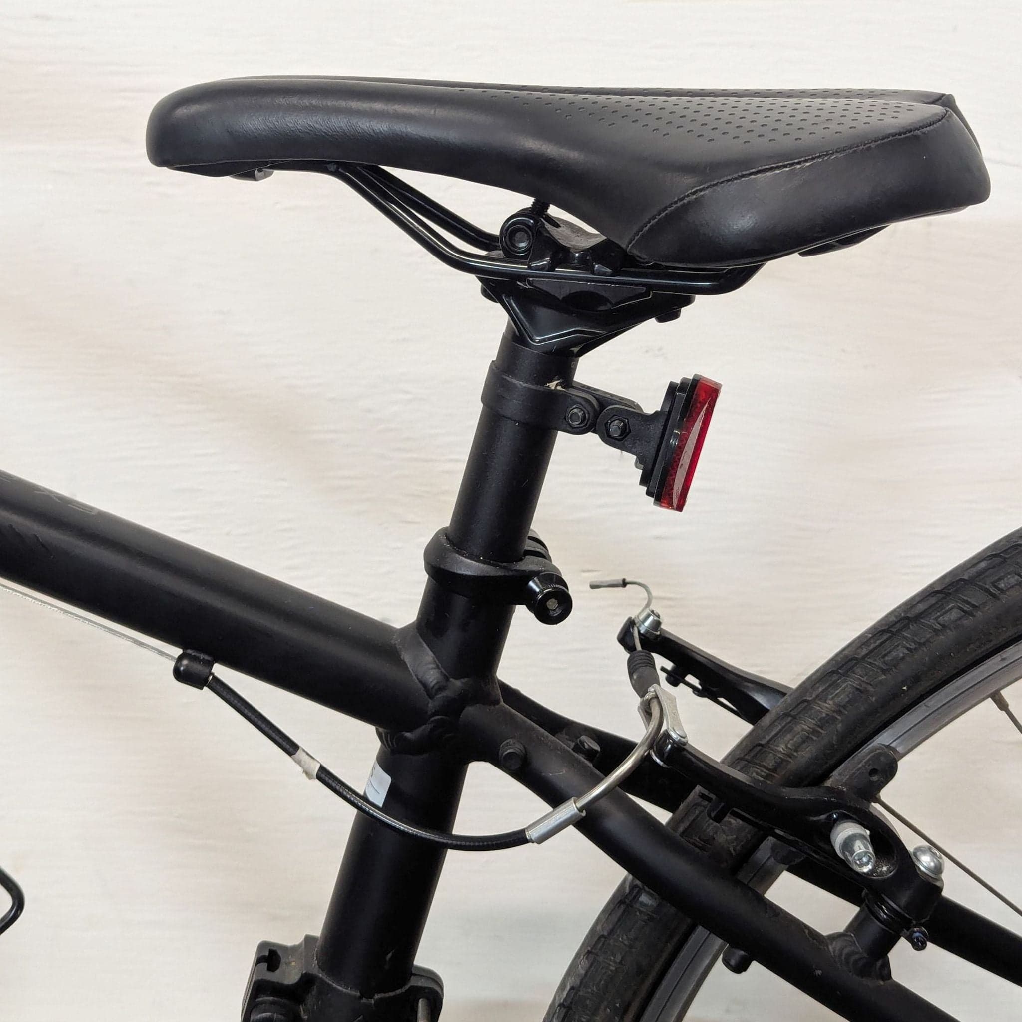 Trek Hybrid Outdoor Bike – Lightweight, Reliable, Ready to Ride! - Thumbnail 9