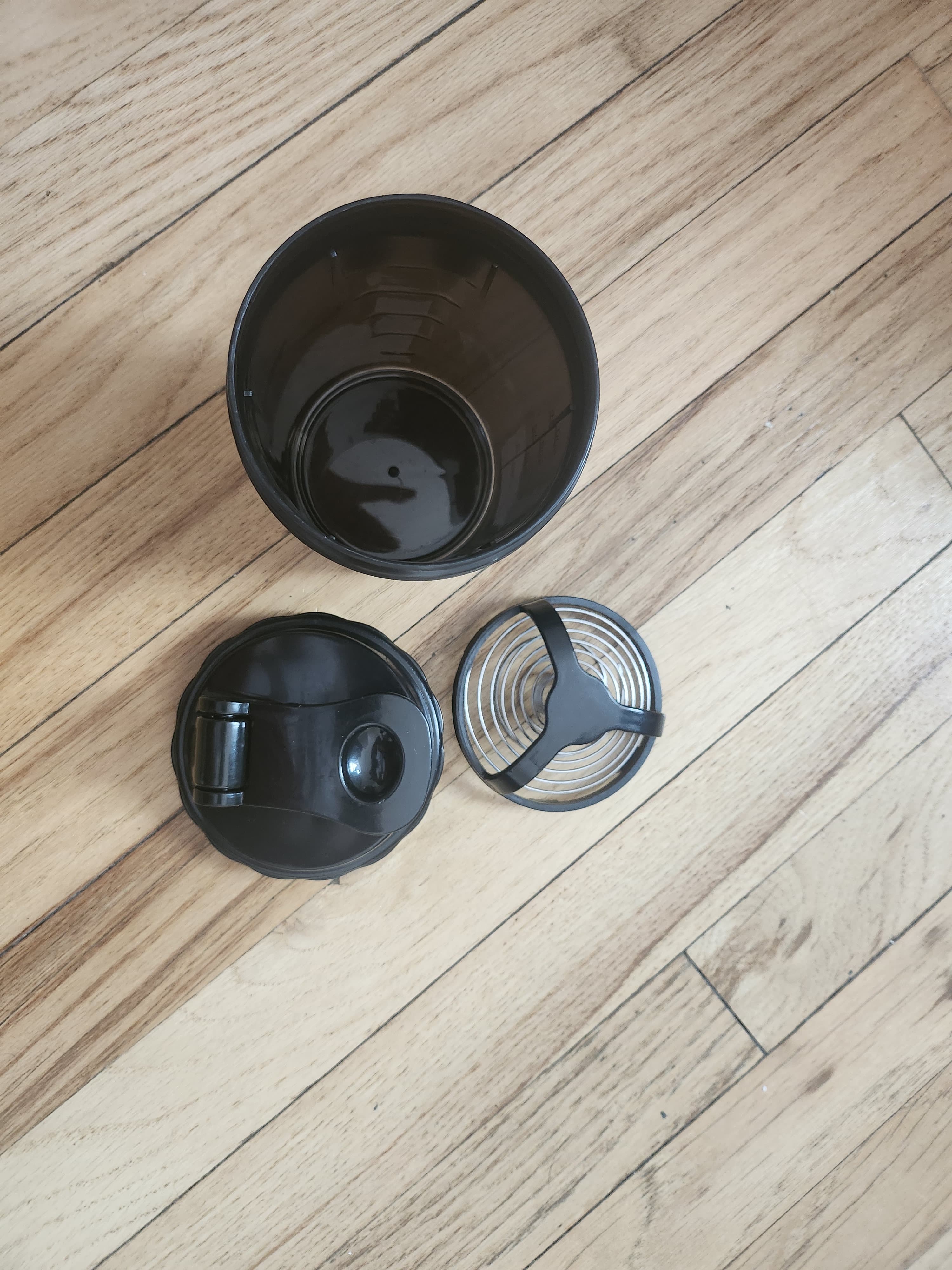 ThinkFit Shaker Bottle with Mixing Insert - Thumbnail 2