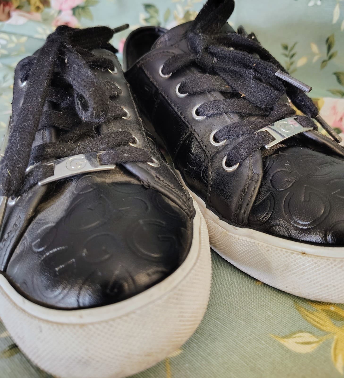 G by Guess Women's Sneakers Shoes size 6.5 Black Lace Up Low Top - Thumbnail 4