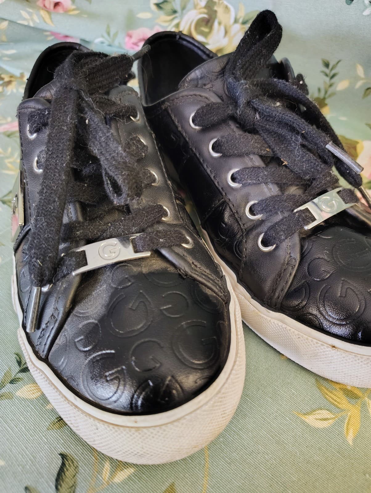 G by Guess Women's Sneakers Shoes size 6.5 Black Lace Up Low Top - Thumbnail 3