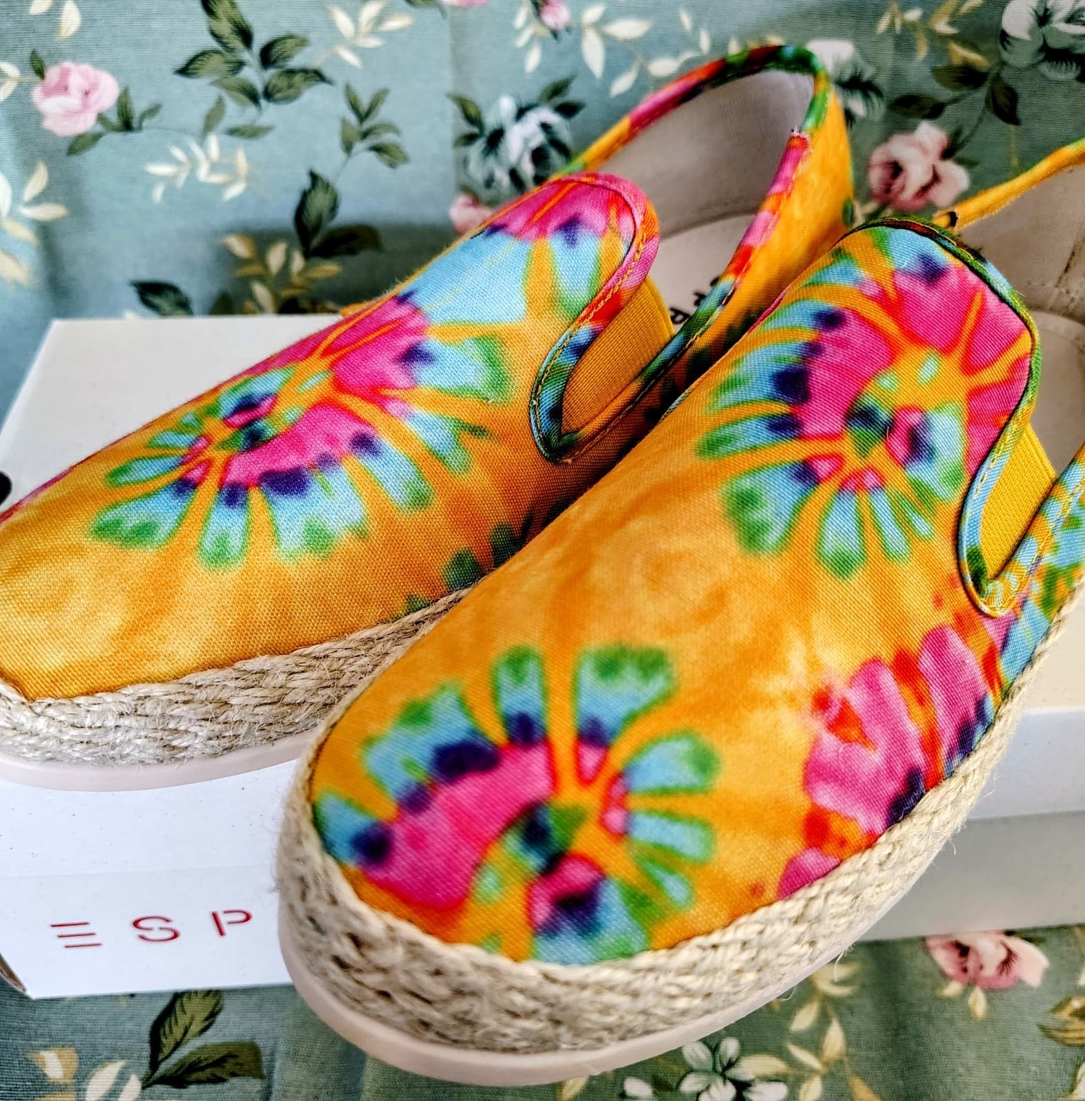 NIB Espirit Erika Yellow Pink Tie-Dye Espadrille Sneakers Womens Shoes Size 8