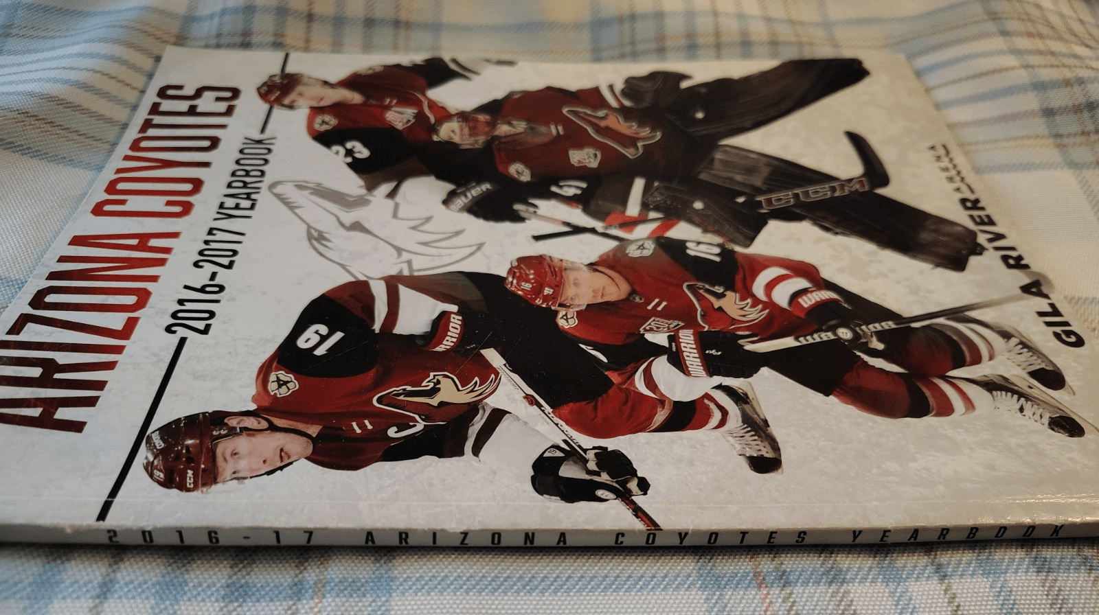 Arizona Coyotes 2016-2017 Hockey Yearbook Gila River Arena Vintage Collectible - Thumbnail 2