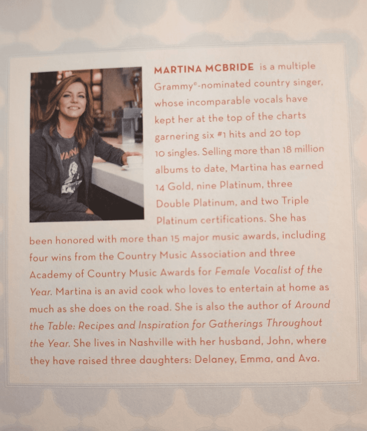 Martina McBride Martina's Kitchen Mix: My Recipe Playlist for Real Life, Hardco… - Thumbnail 2