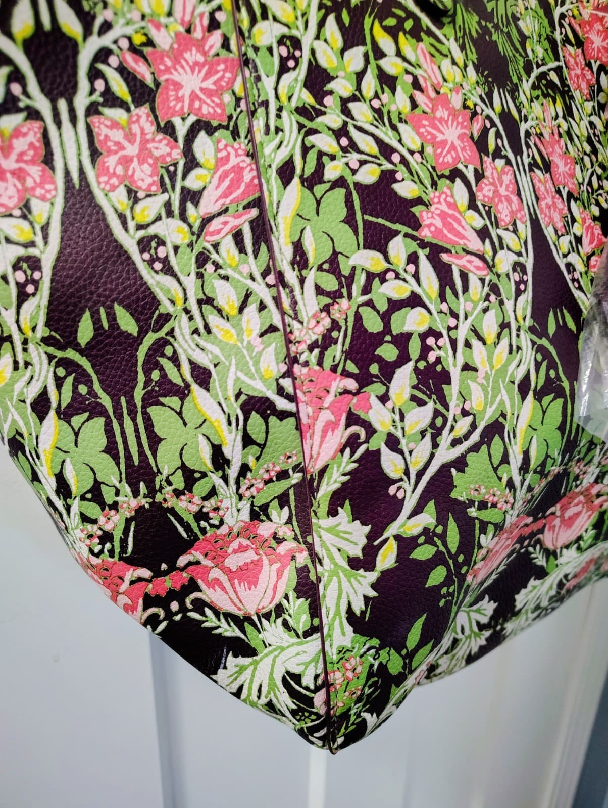 NWT Merona Floral Tote Bag Reversible With Matching Pouch MSRP $36.99 - Thumbnail 5