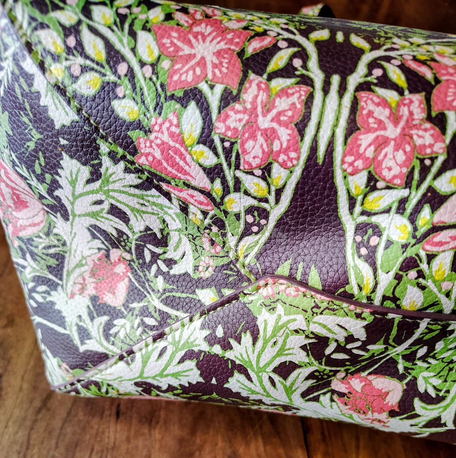 NWT Merona Floral Tote Bag Reversible With Matching Pouch MSRP $36.99 - Thumbnail 11