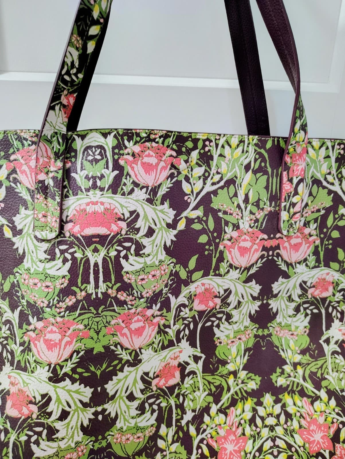 NWT Merona Floral Tote Bag Reversible With Matching Pouch MSRP $36.99 - Thumbnail 8