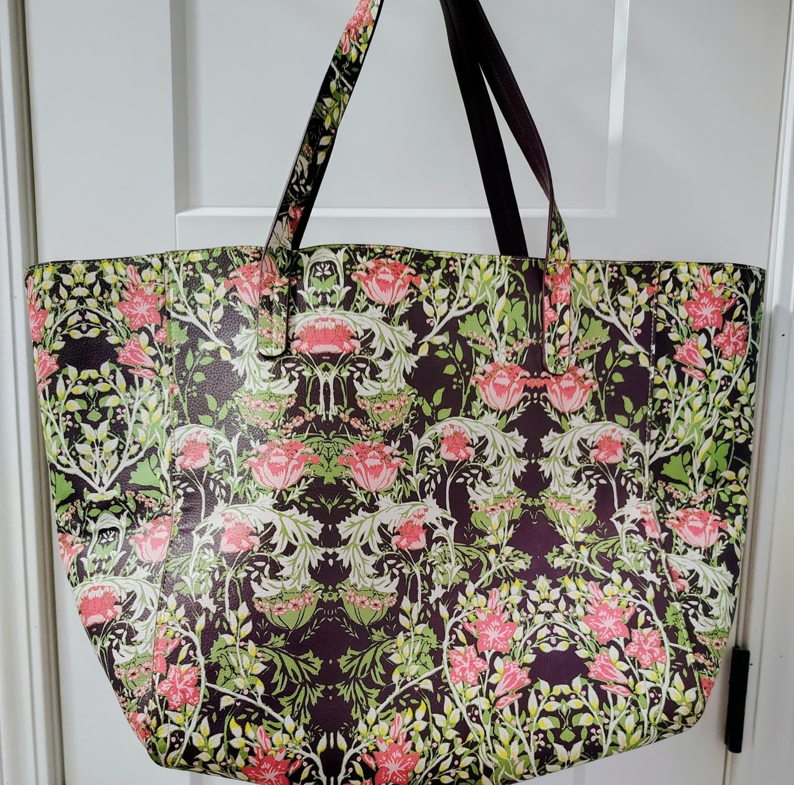 NWT Merona Floral Tote Bag Reversible With Matching Pouch MSRP $36.99 - Thumbnail 9