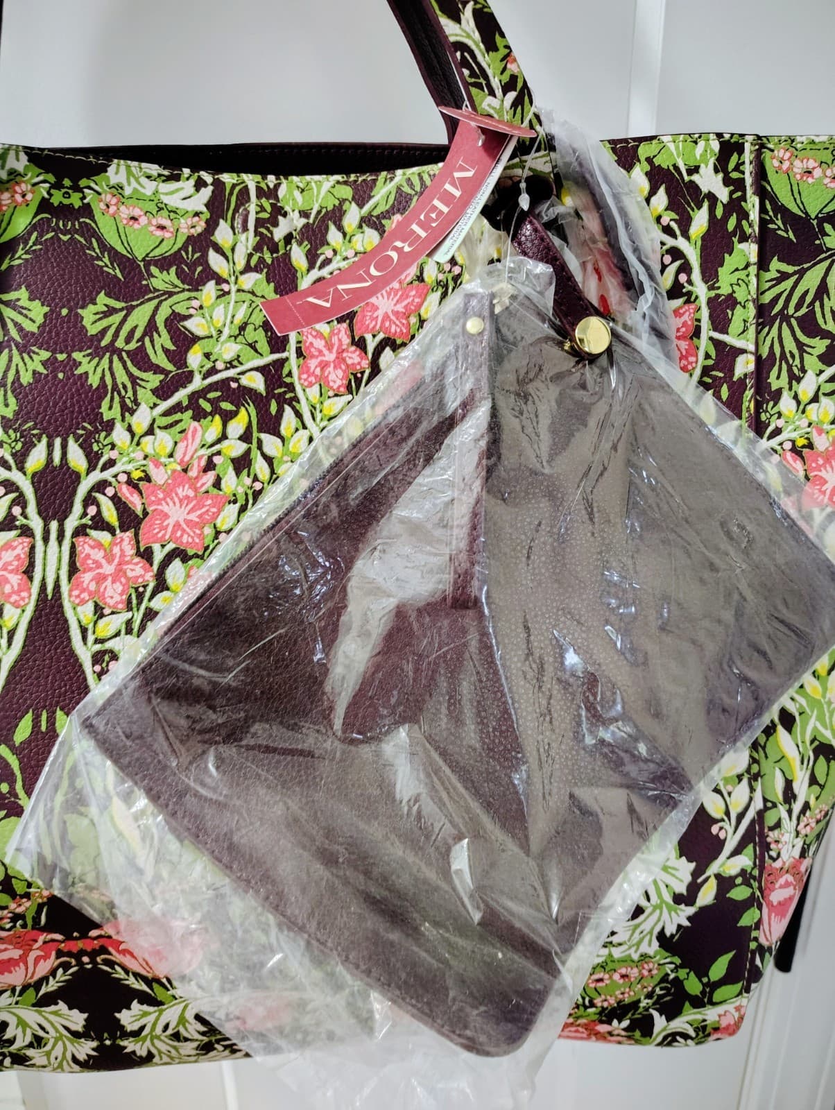 NWT Merona Floral Tote Bag Reversible With Matching Pouch MSRP $36.99 - Thumbnail 2