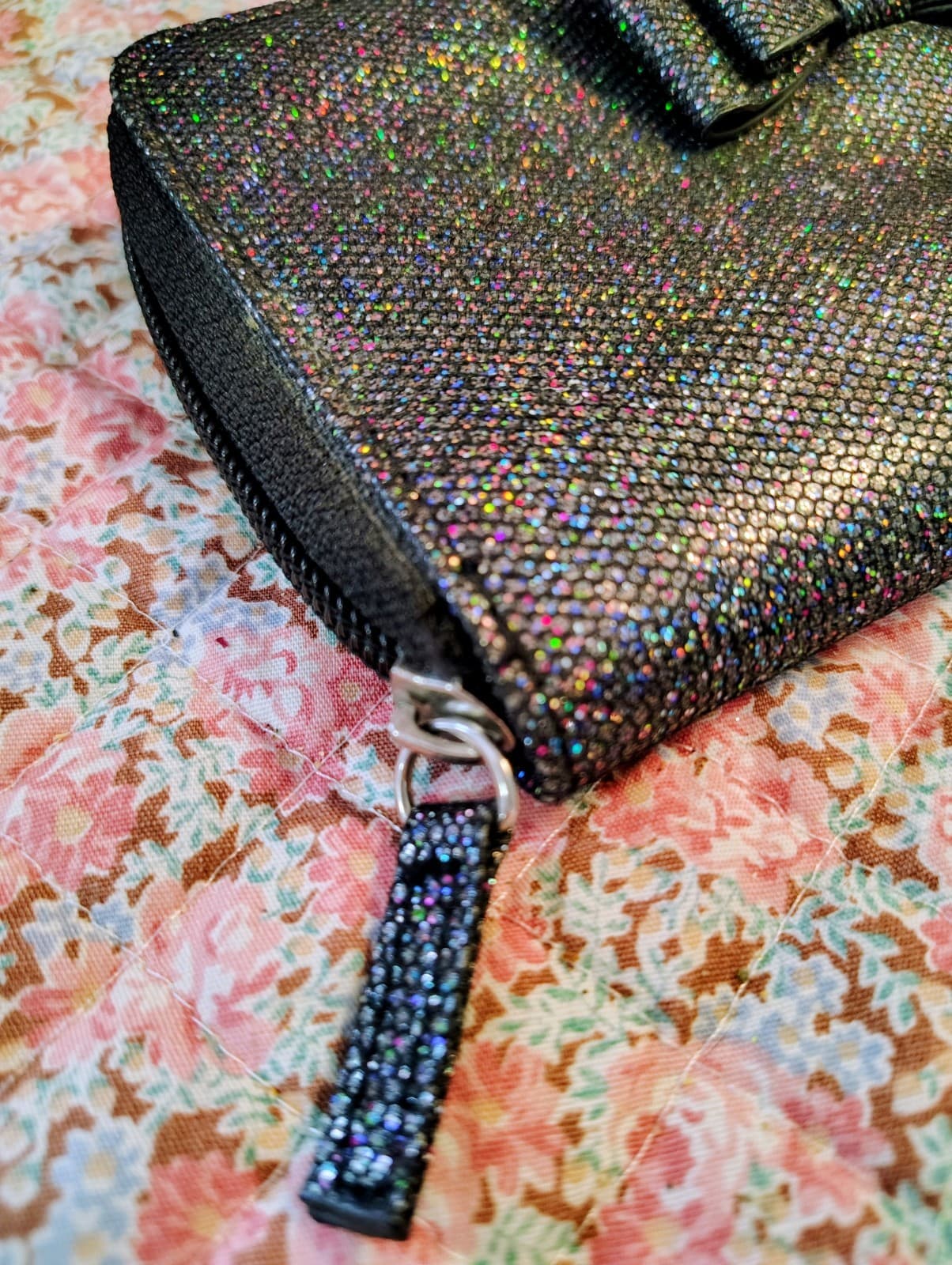 Claire's Black Shimmer Glitter Black Bowtie Wallet - Thumbnail 4