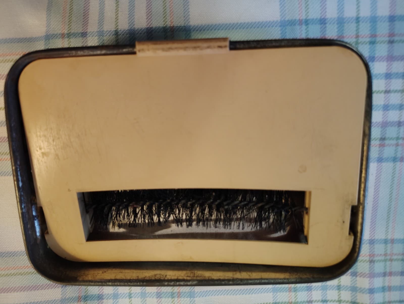 Golden Girl Vintage Tin Carpet Sweeper Toy with Handle and Brush - Thumbnail 4
