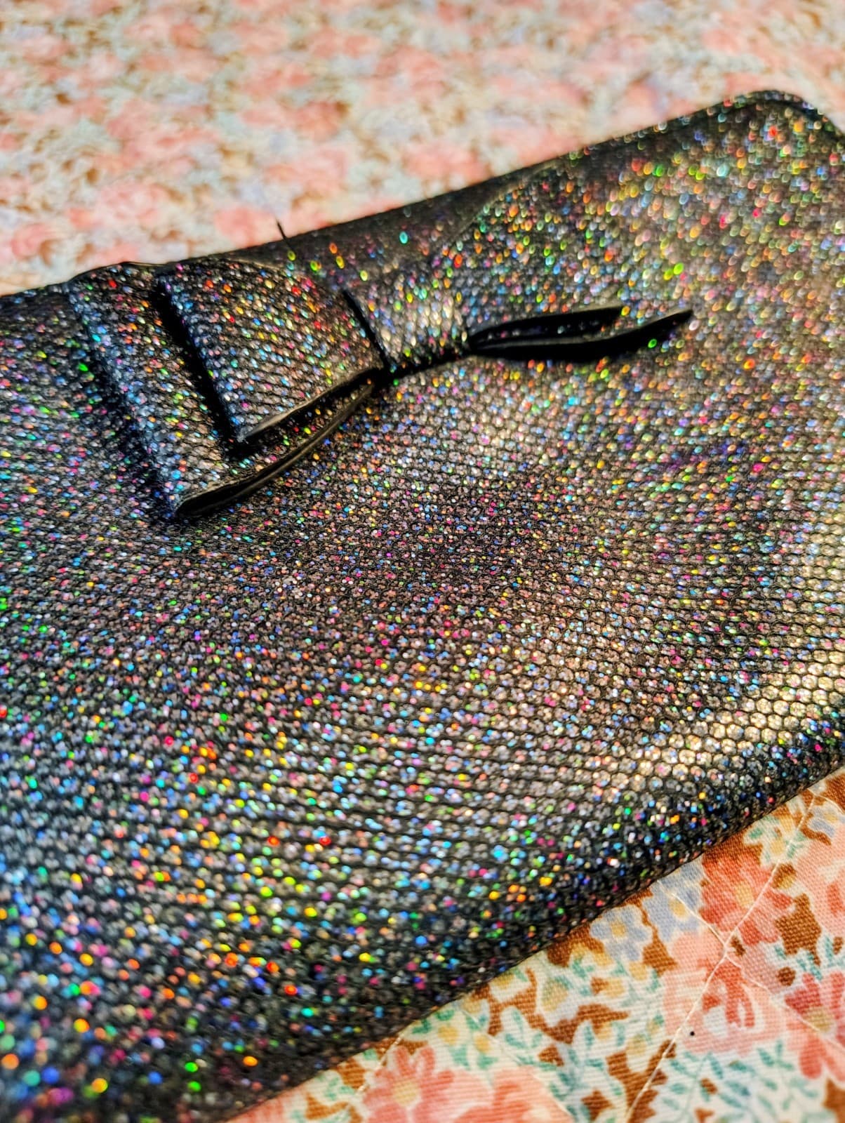 Claire's Black Shimmer Glitter Black Bowtie Wallet - Thumbnail 5