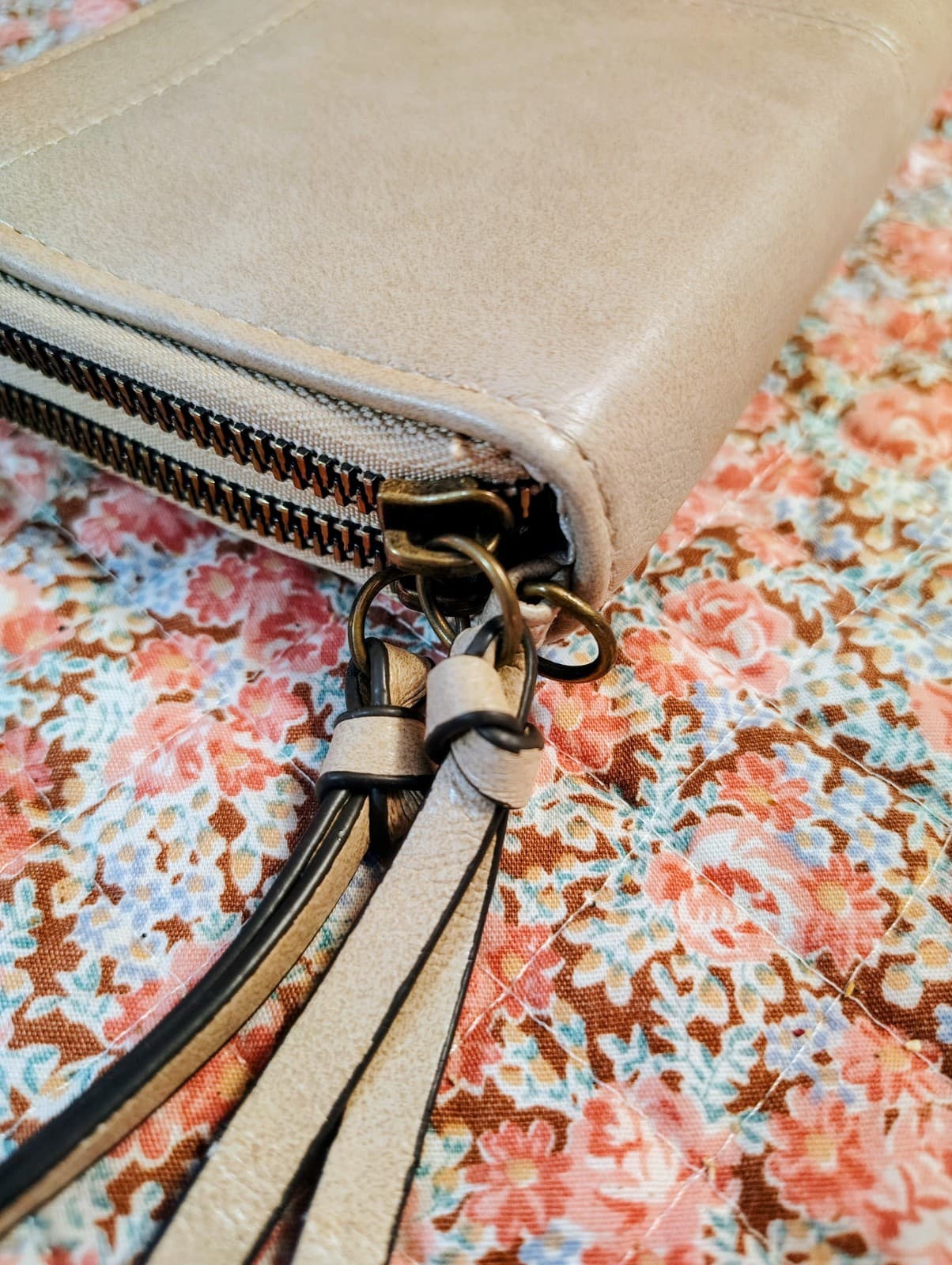 Beige SafeKeeper Organizer Zip Around Faux Leather Wallet - Thumbnail 4