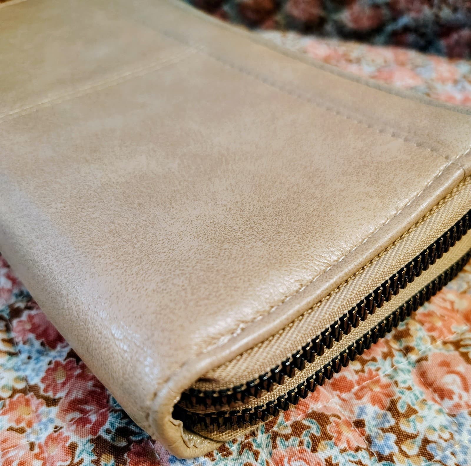 Beige SafeKeeper Organizer Zip Around Faux Leather Wallet - Thumbnail 5