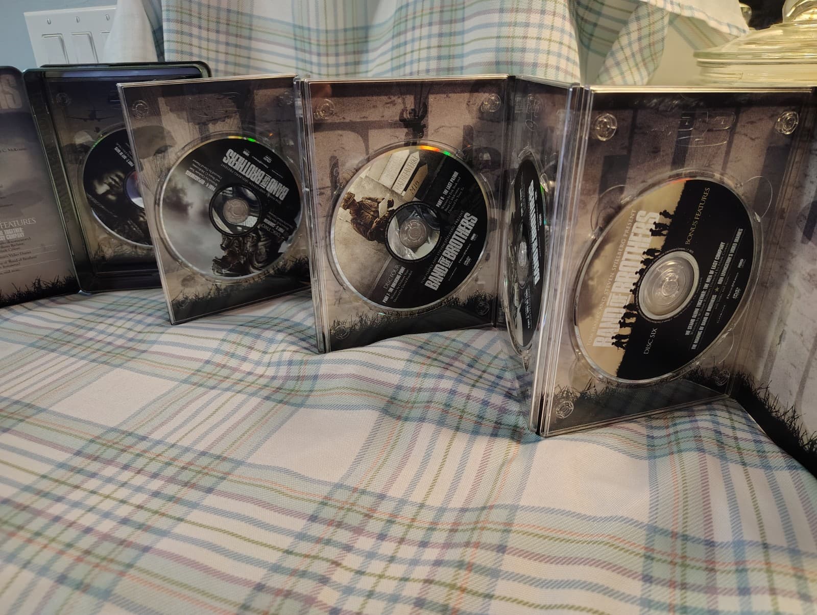 Band of Brothers DVD Steelbook Complete Series Box Set Drama Bonus Features - Thumbnail 4