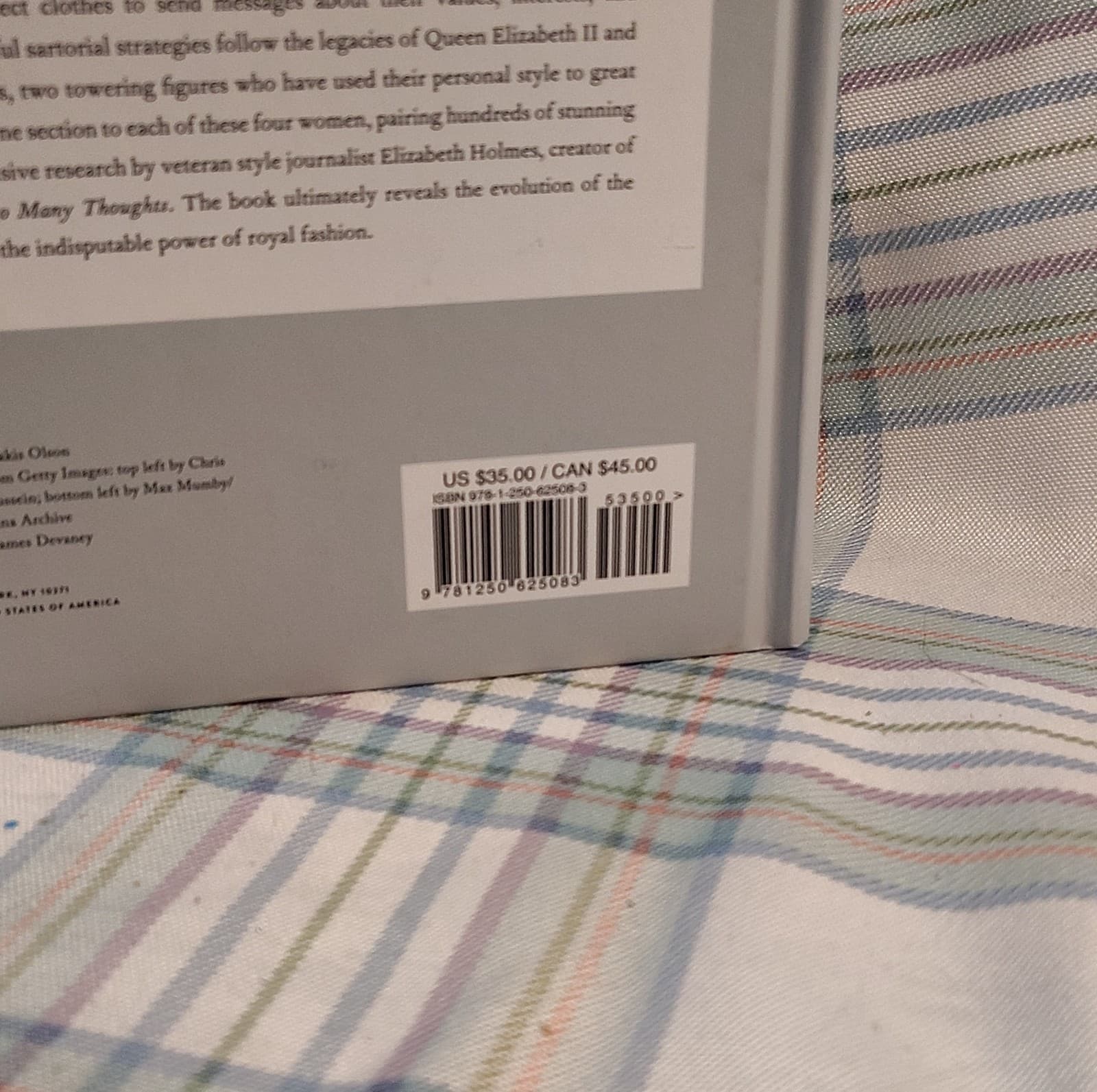 Elizabeth Holmes HRH: So Many Thoughts on Royal Style (2020, Hardcover) - Thumbnail 4