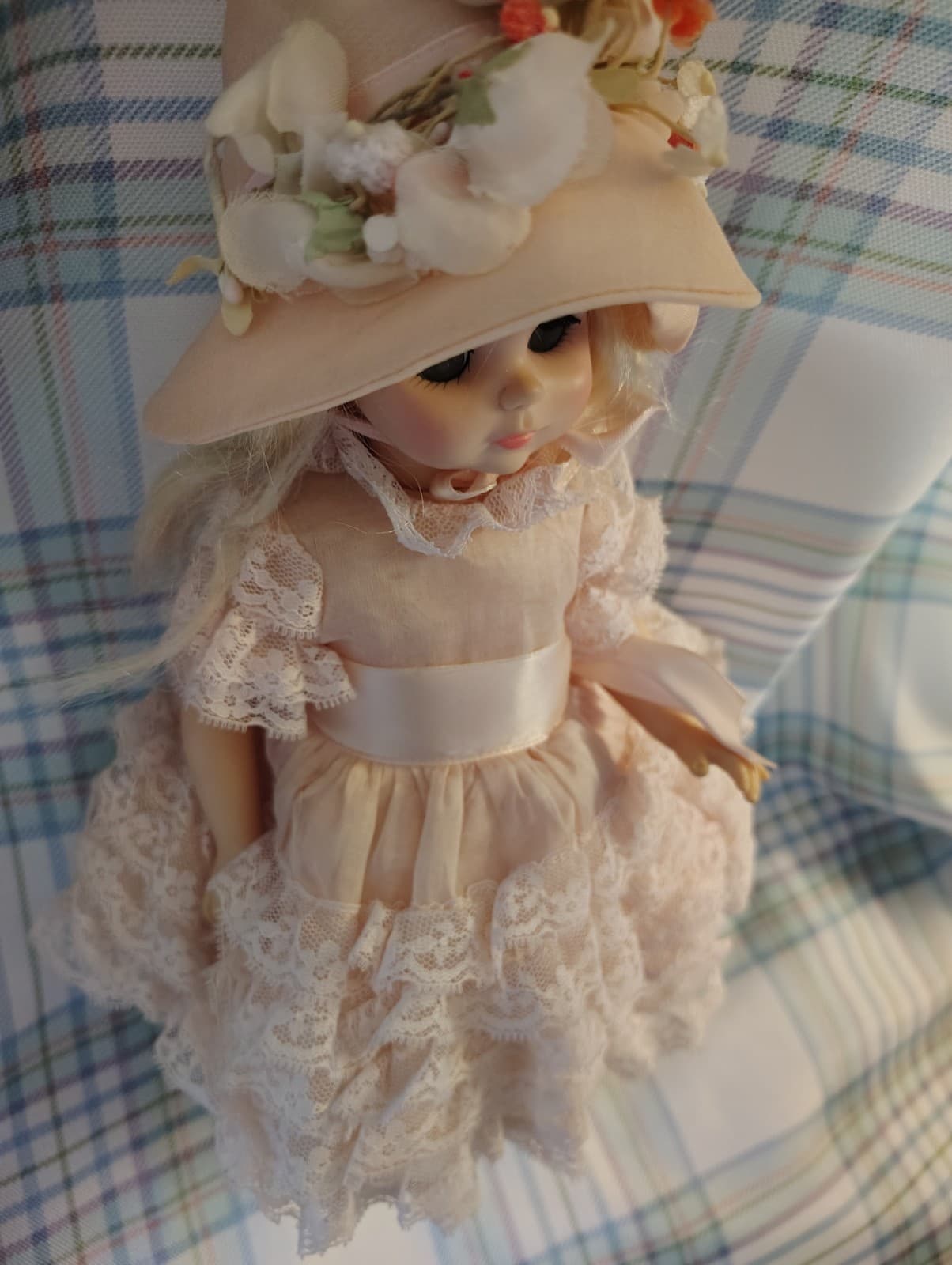 Madame Alexander Renoir Artist Doll 12in Blonde Hair Pink Lace Dress Floral Hat - Thumbnail 8