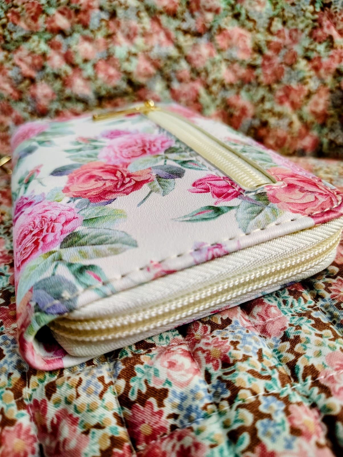NEW Floral Roses Vinyl Zip Around Wallet - Thumbnail 7