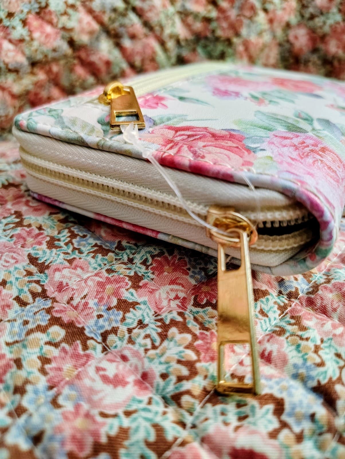 NEW Floral Roses Vinyl Zip Around Wallet - Thumbnail 6