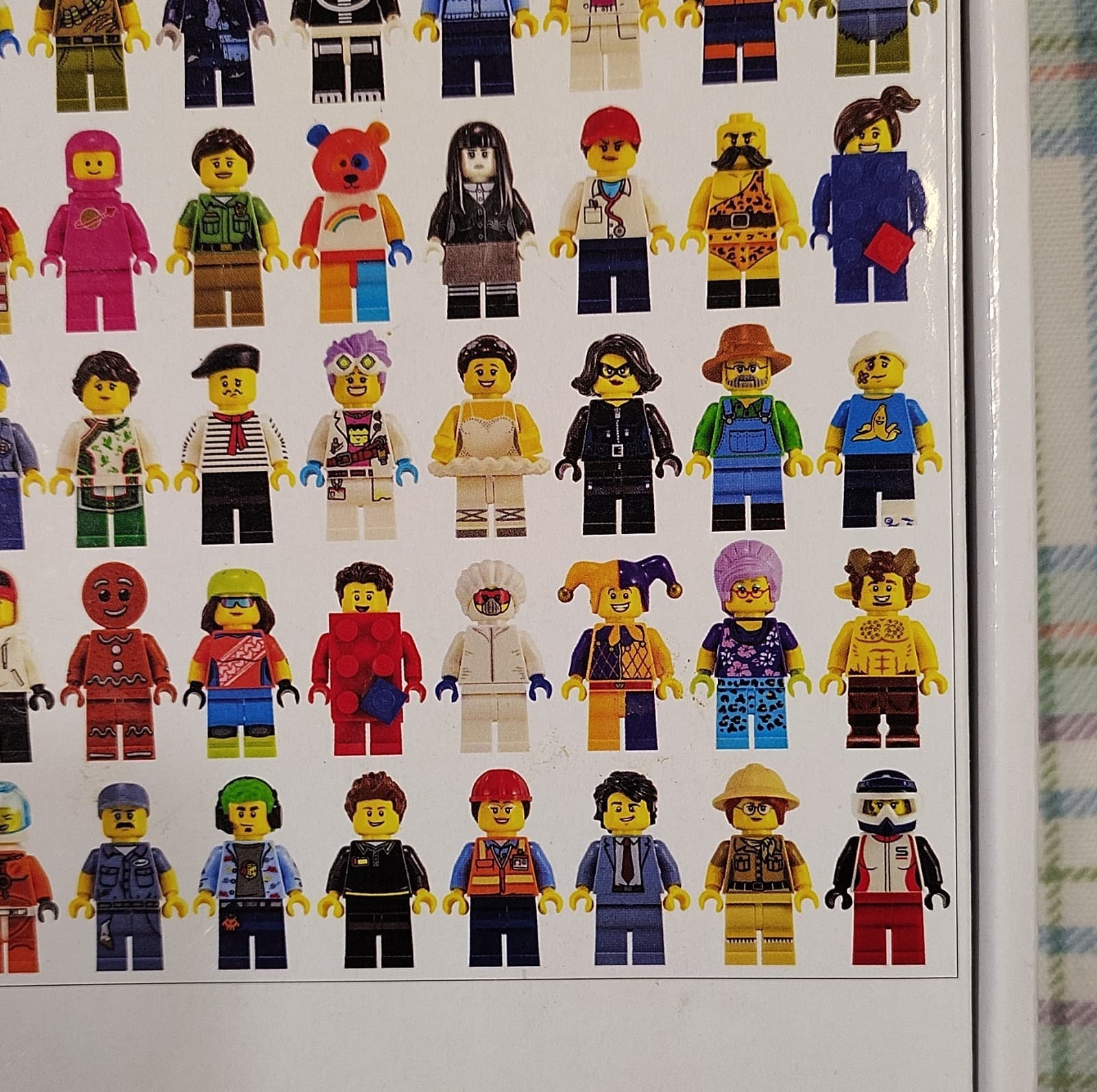 LEGO Minifigure 1000 Piece Jigsaw Puzzle Art Theme Chronicle Books 2020 - Thumbnail 8