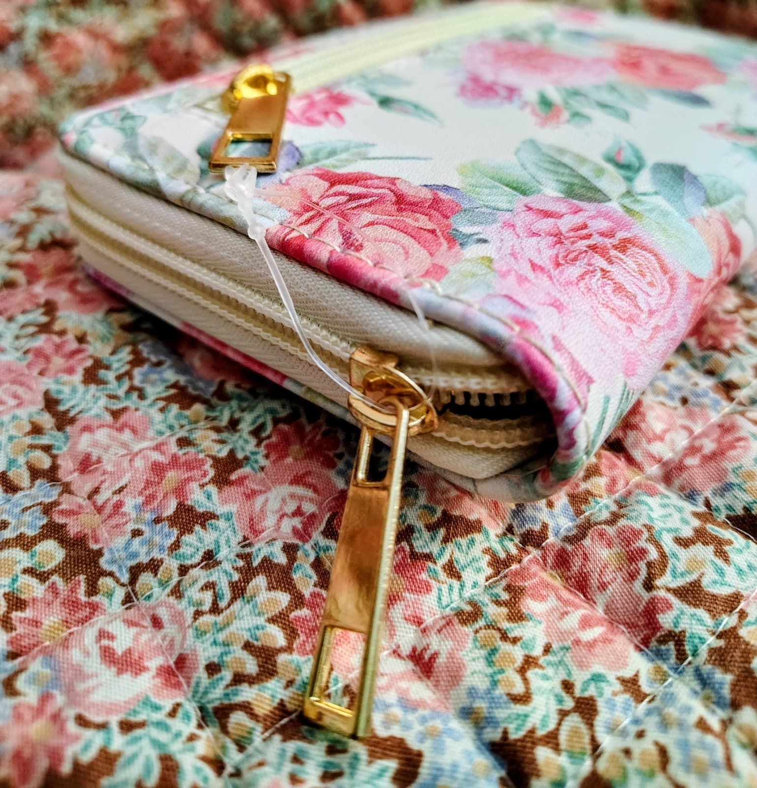 NEW Floral Roses Vinyl Zip Around Wallet - Thumbnail 9