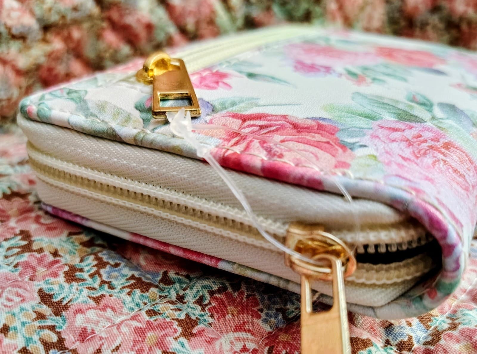 NEW Floral Roses Vinyl Zip Around Wallet - Thumbnail 8