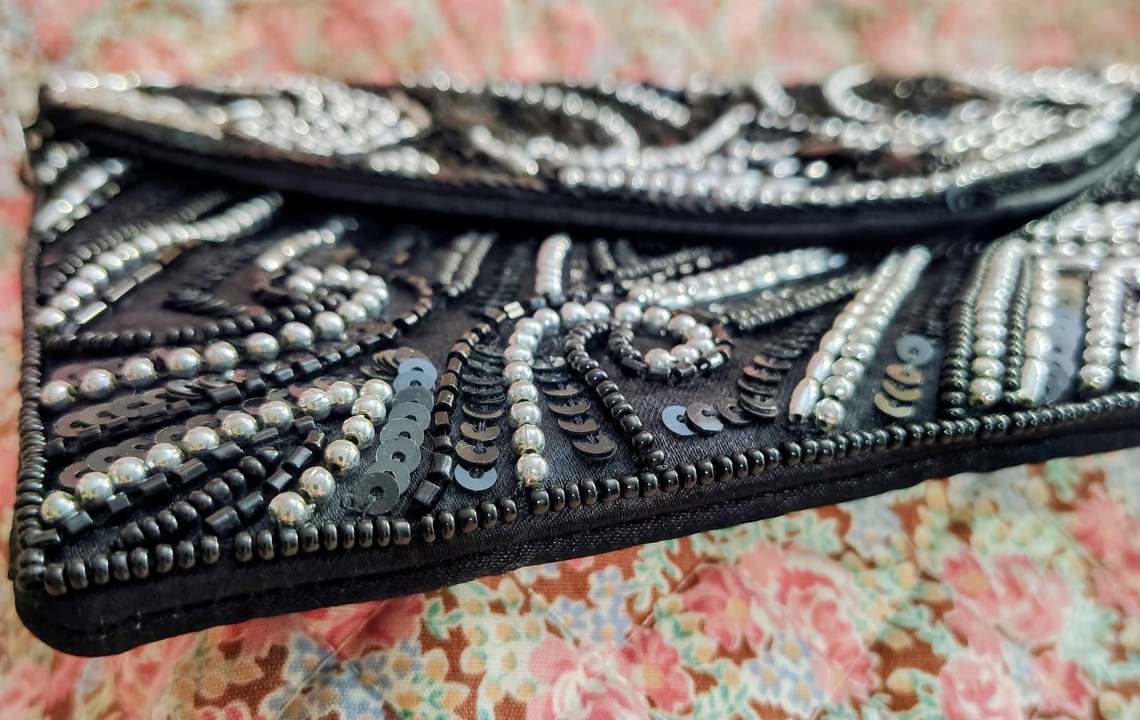 NEW Black Formal Beaded Embellished Dress Clutch With Silver Metal Chain Strap - Thumbnail 4