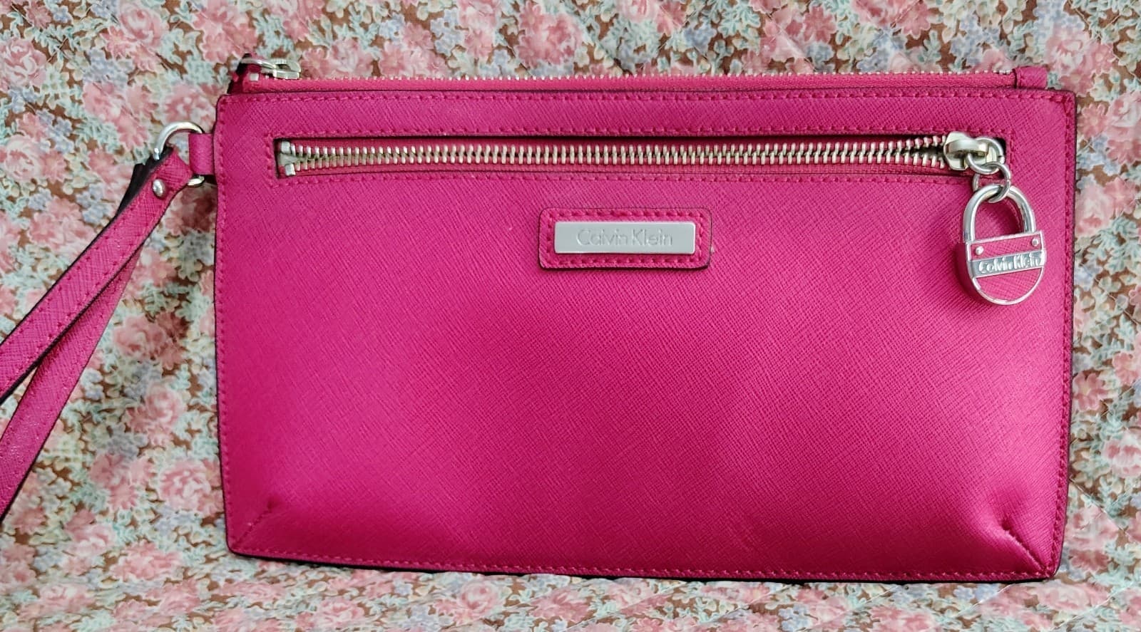 NWOT Calvin Klein Hot Pink Clutch With Strap And Lock Charm - Thumbnail 4