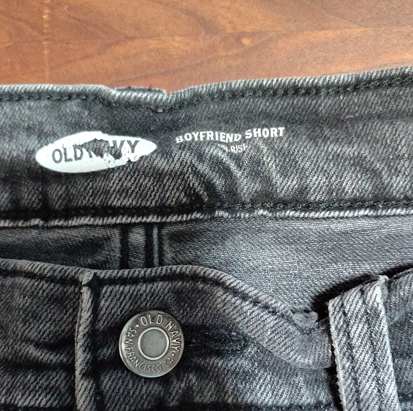 Old Navy Boyfriend Short Black Denim Women's Size 6 Distressed Cuffed Stretch - Thumbnail 3