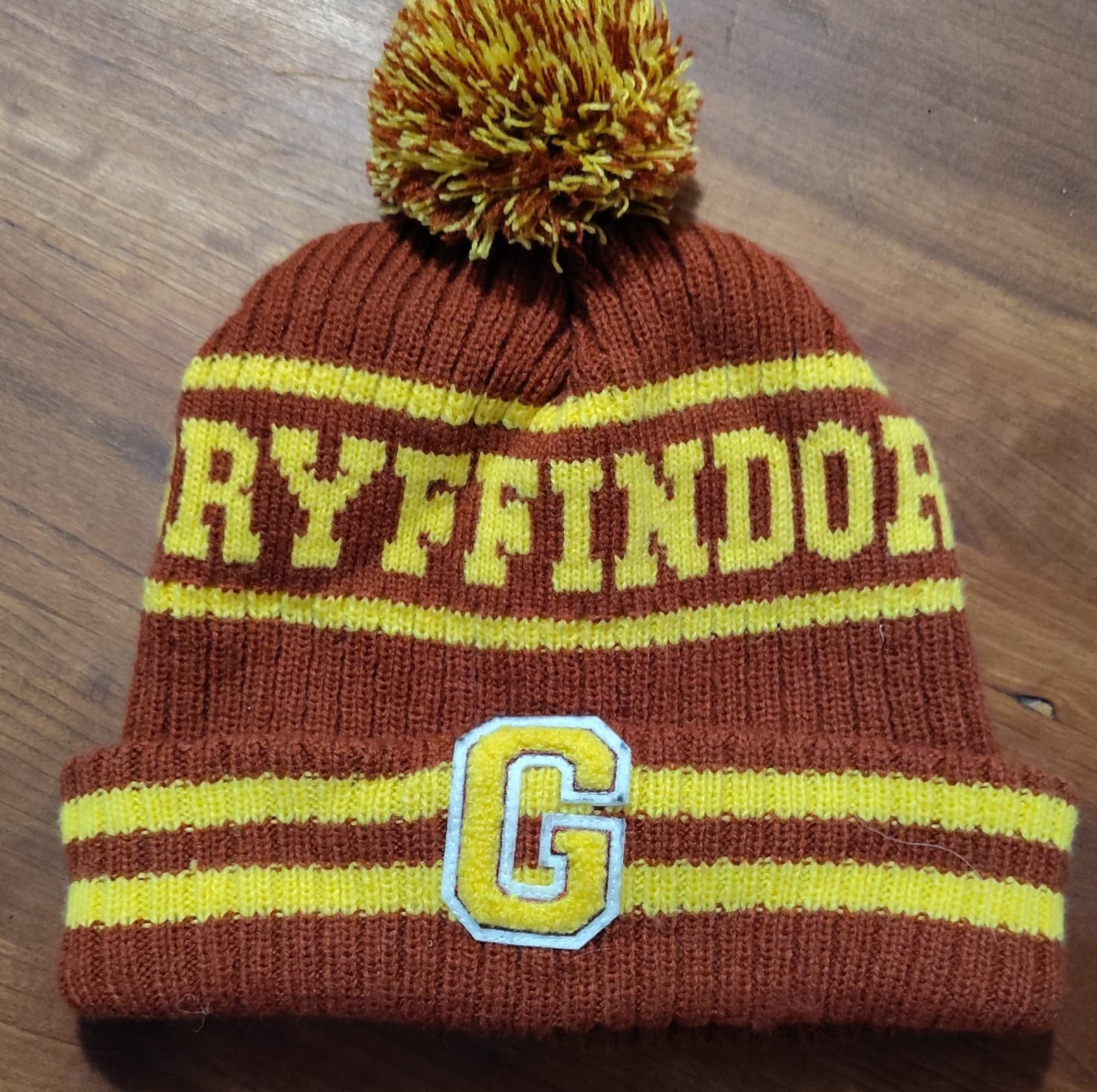 Wizarding World Harry Potter Gryffindor Knit Pom Beanie Hat w/ G Patch - Thumbnail 2