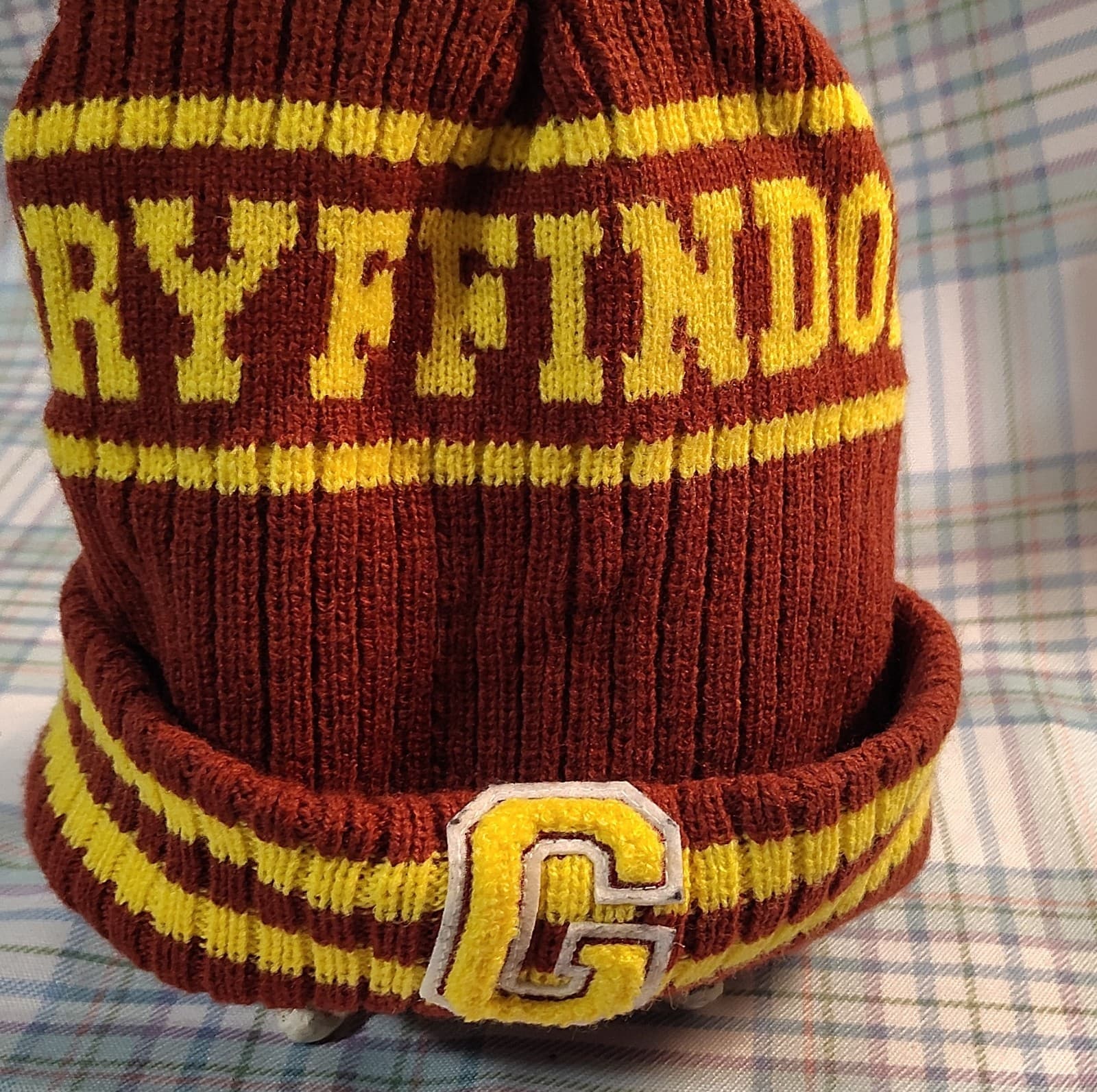 Wizarding World Harry Potter Gryffindor Knit Pom Beanie Hat w/ G Patch - Thumbnail 4