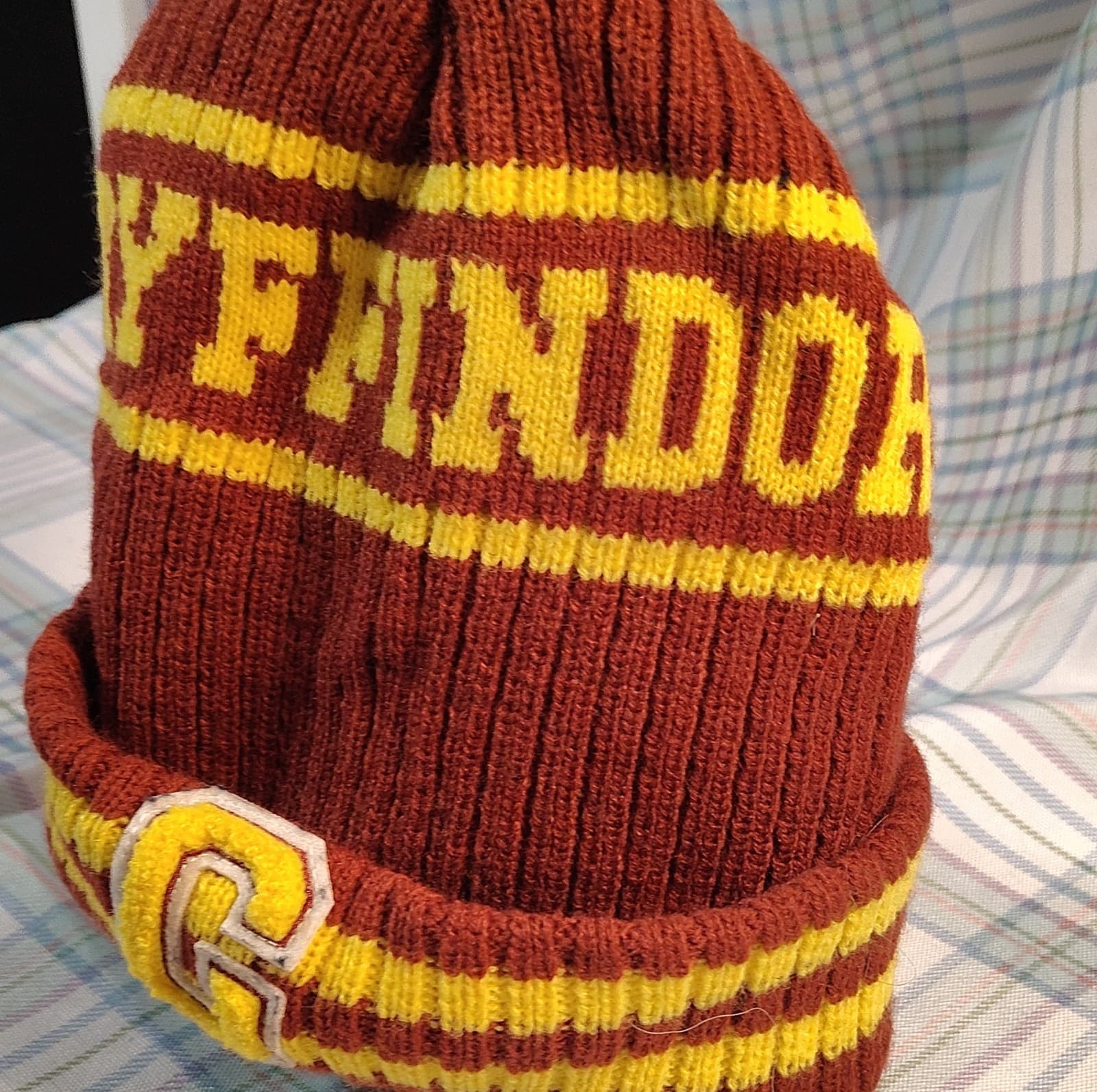 Wizarding World Harry Potter Gryffindor Knit Pom Beanie Hat w/ G Patch - Thumbnail 5