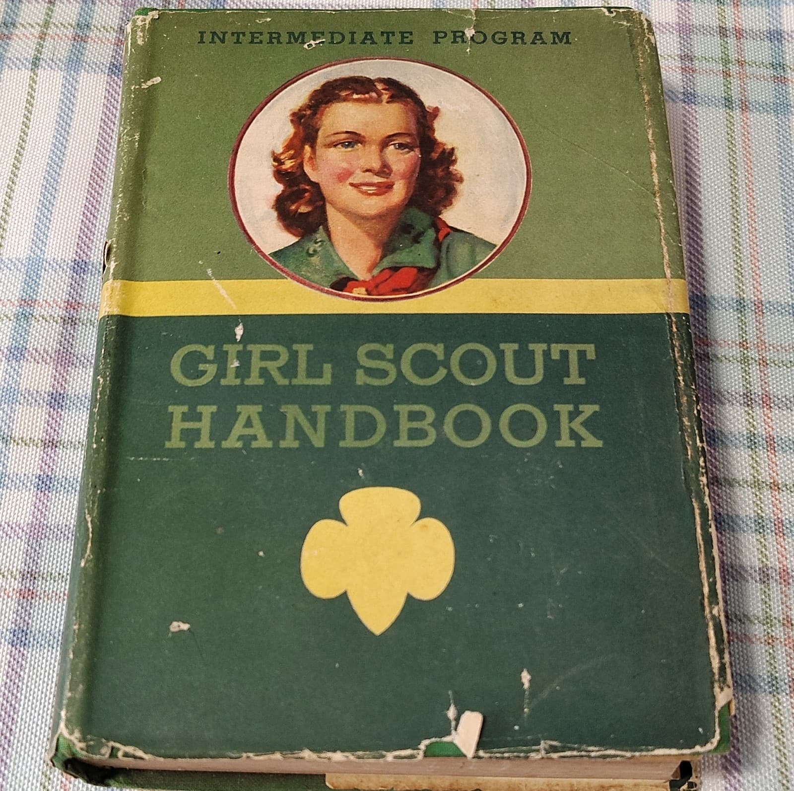 Vintage Girl Scouts Intermediate Program Handbook 1940 Edition - Thumbnail 2