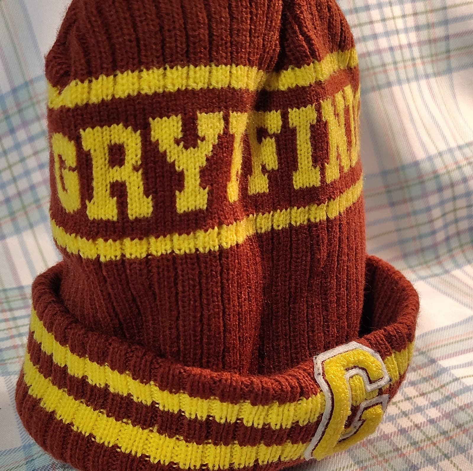 Wizarding World Harry Potter Gryffindor Knit Pom Beanie Hat w/ G Patch - Thumbnail 3