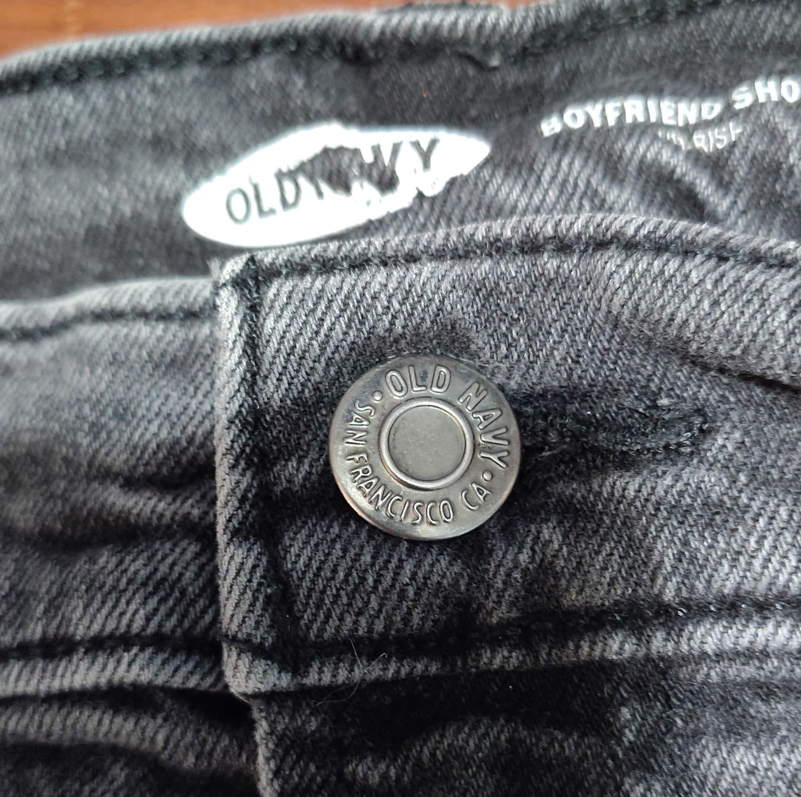 Old Navy Boyfriend Short Black Denim Women's Size 6 Distressed Cuffed Stretch - Thumbnail 2