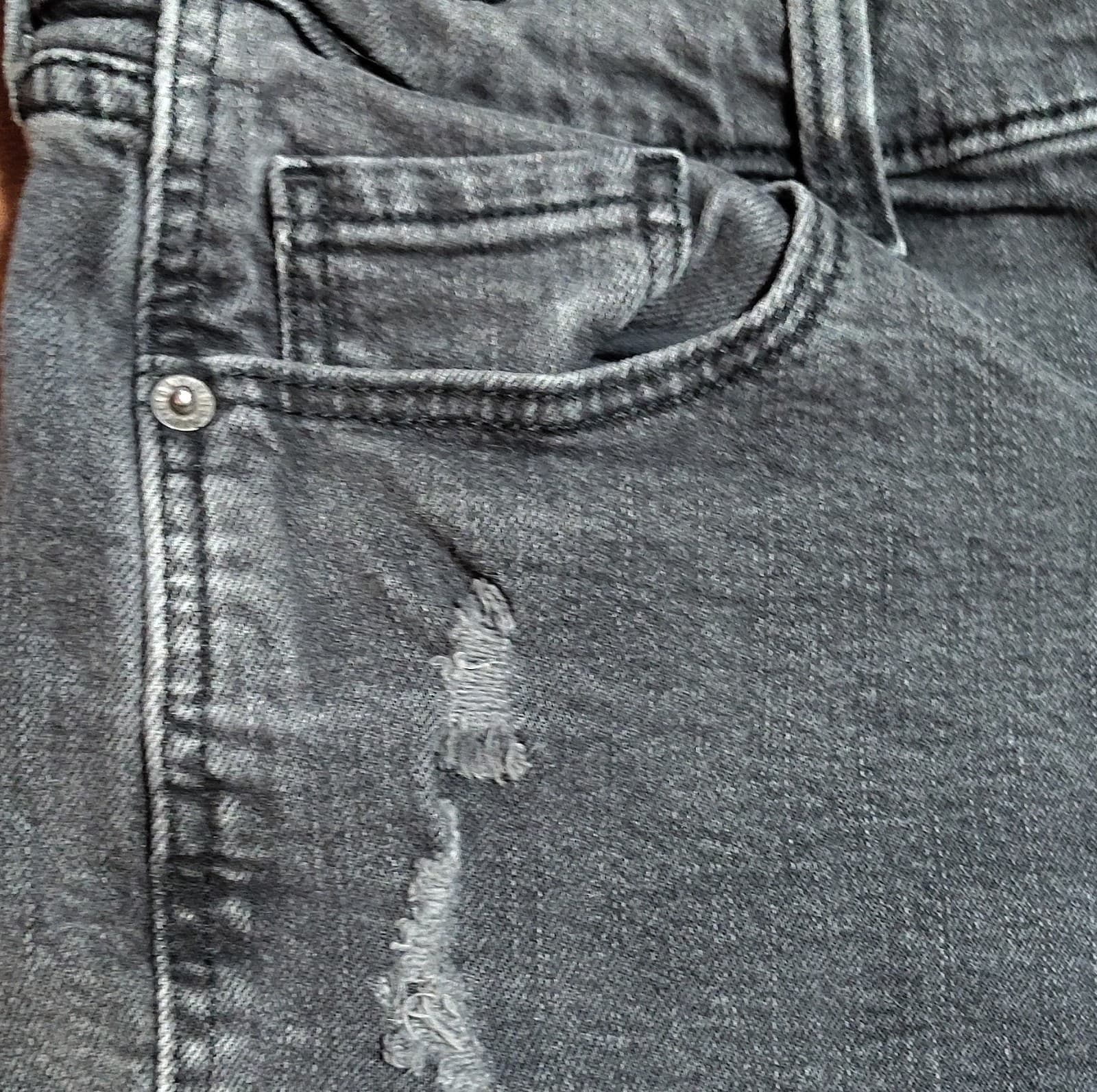 Old Navy Boyfriend Short Black Denim Women's Size 6 Distressed Cuffed Stretch - Thumbnail 5