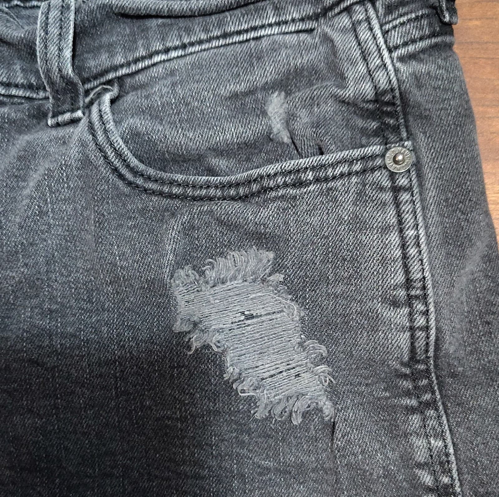 Old Navy Boyfriend Short Black Denim Women's Size 6 Distressed Cuffed Stretch - Thumbnail 4