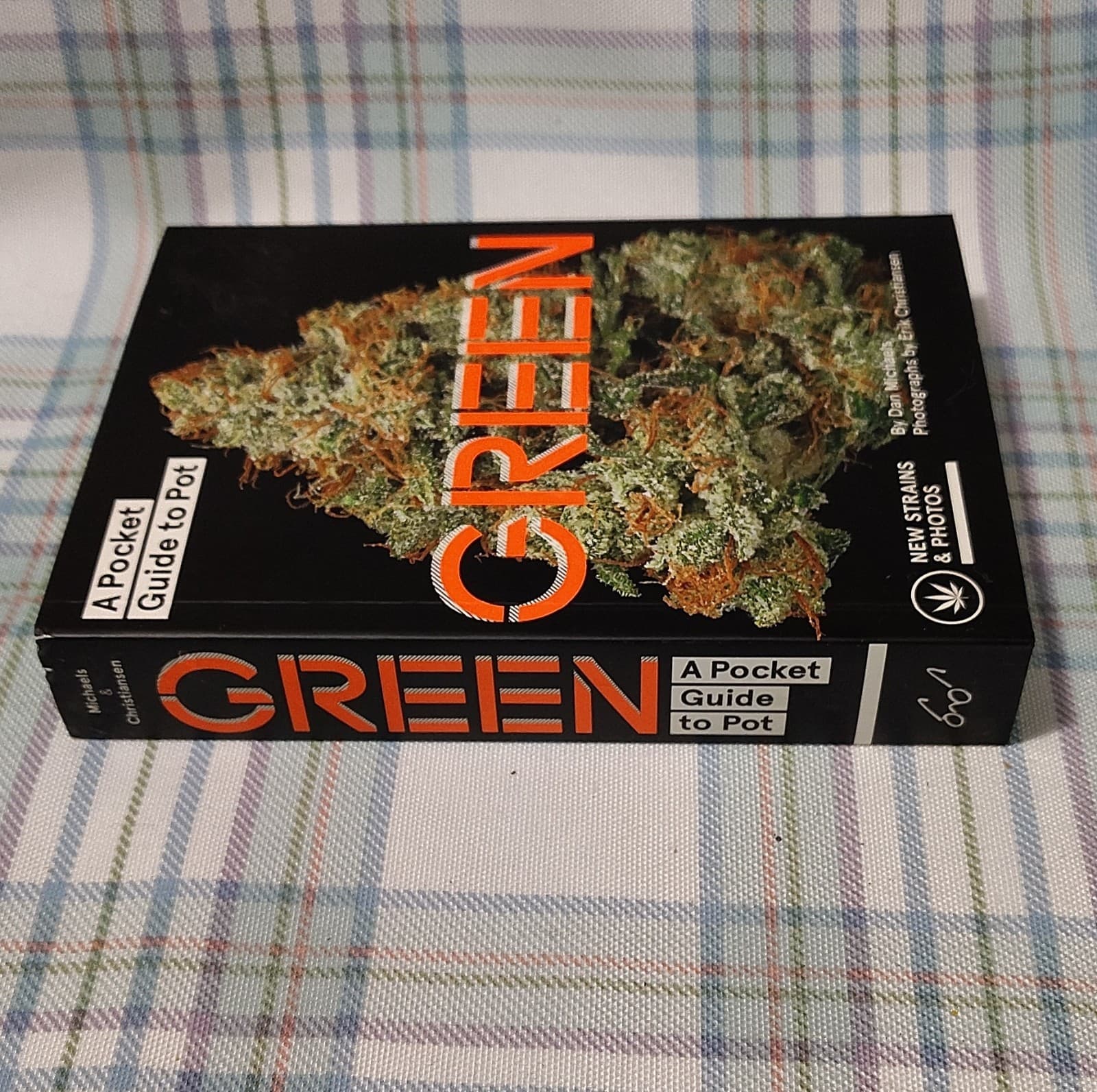 Green: A Pocket Guide to Pot by Dan Michaels, Chronicle Books, Marijuana Strains - Thumbnail 5