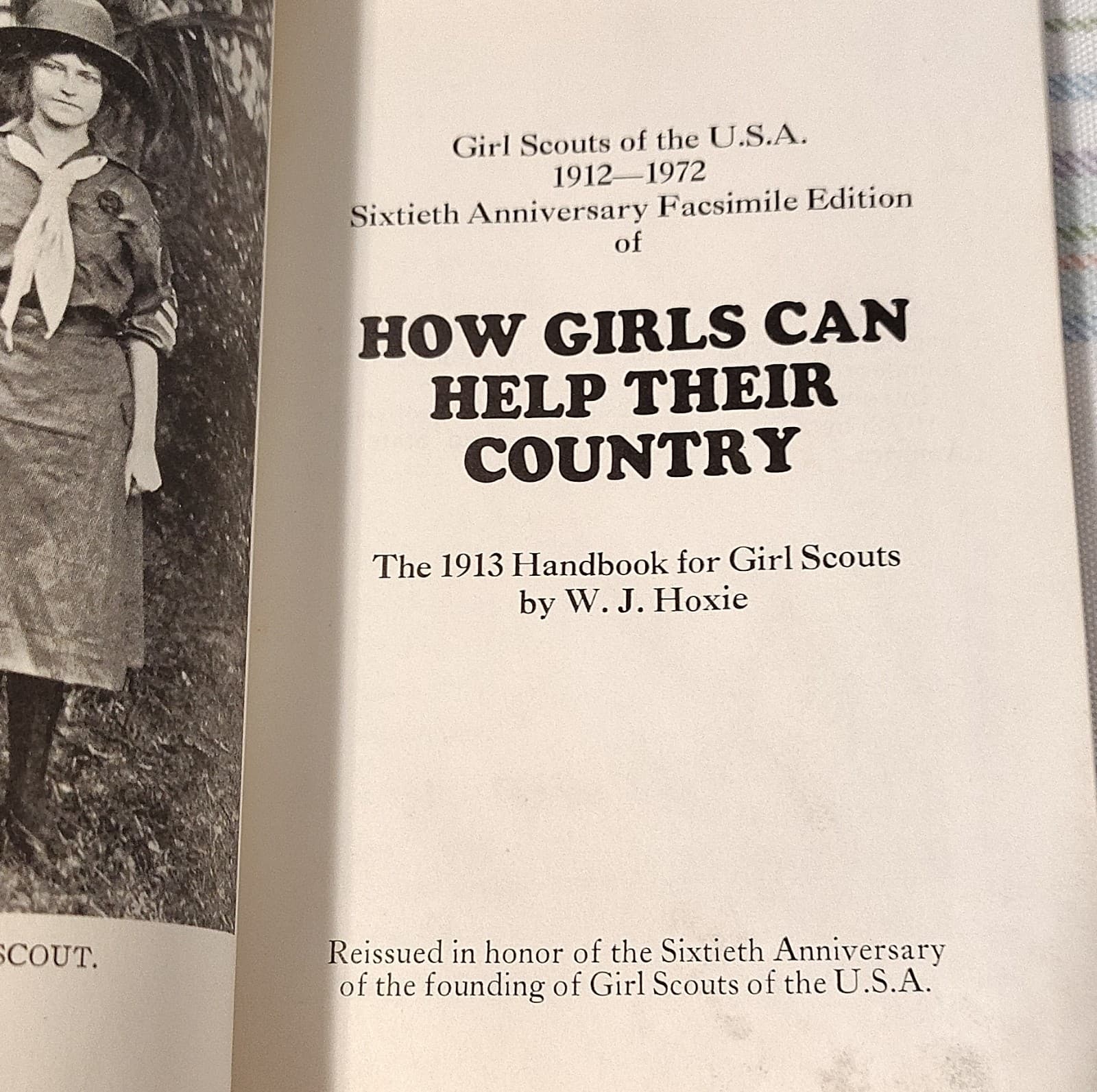 Girl Scouts Handbook How Girls Can Help Their Country 1972 Edition - Thumbnail 3
