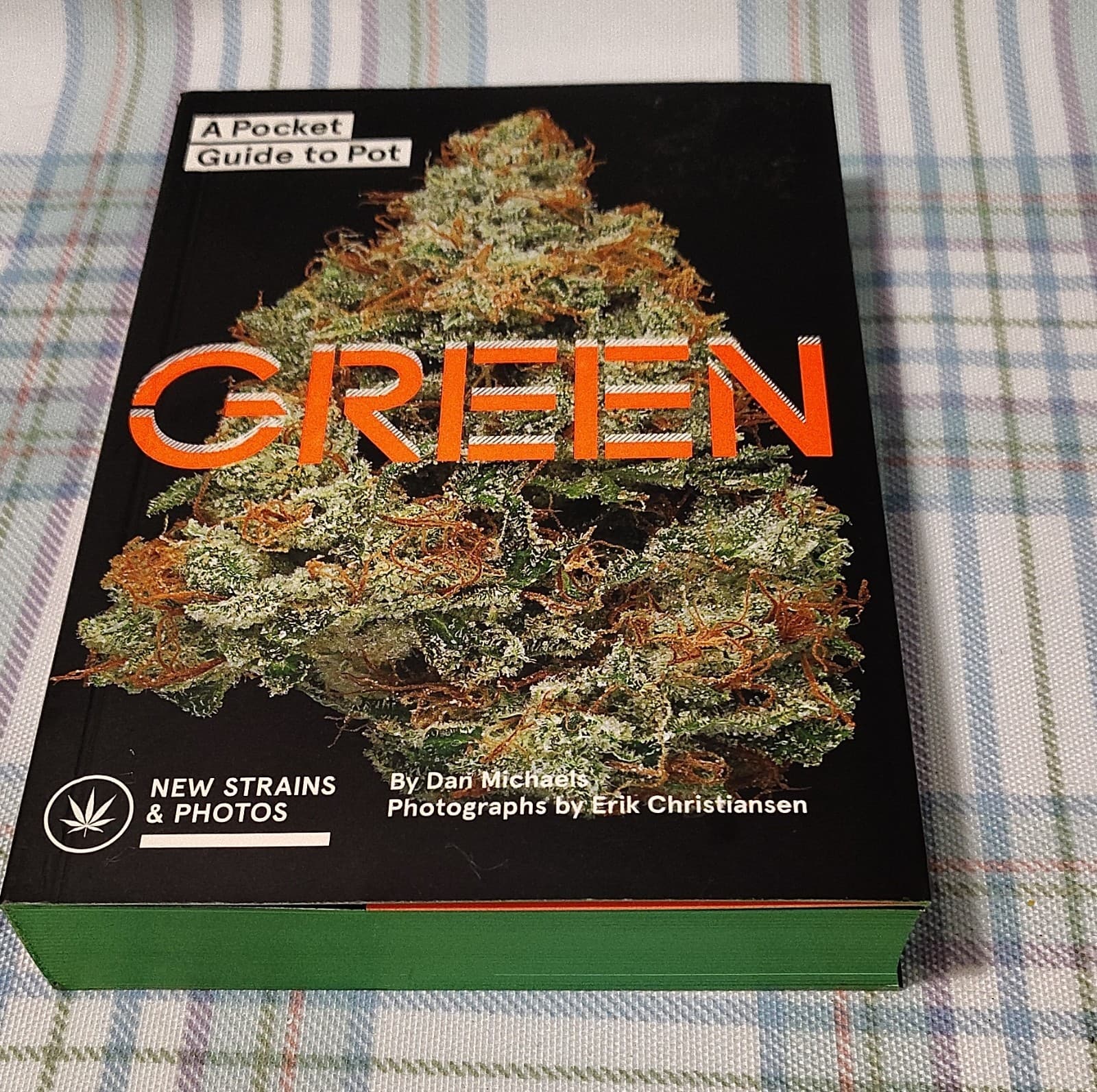 Green: A Pocket Guide to Pot by Dan Michaels, Chronicle Books, Marijuana Strains - Thumbnail 6