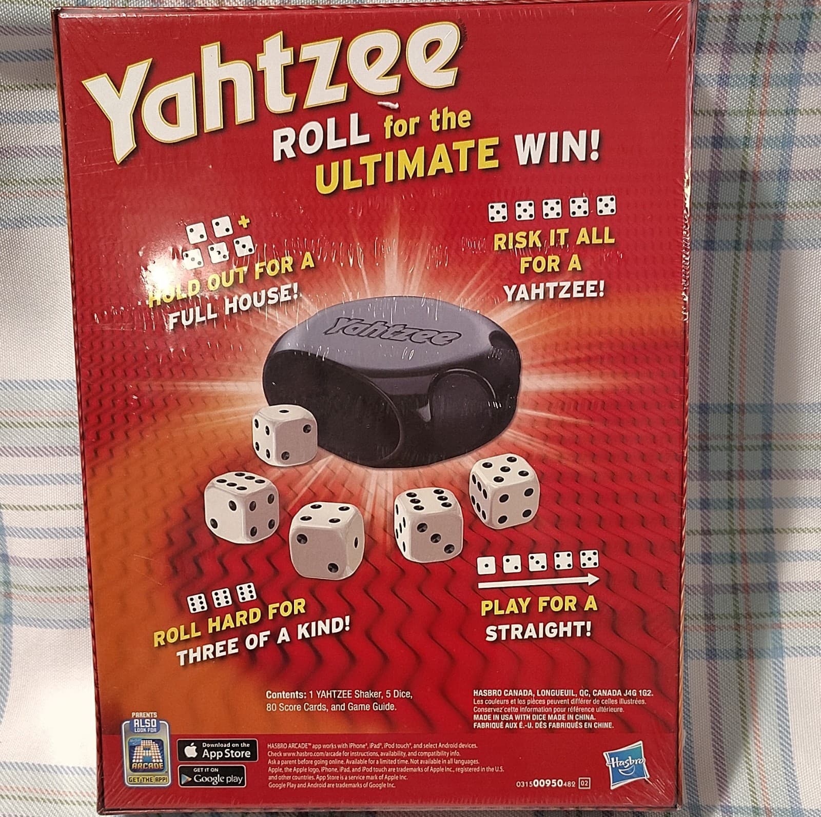 Hasbro Gaming Yahtzee Dice Game Score Cards Shaker Complete Ages 8+ 00950 - Thumbnail 2
