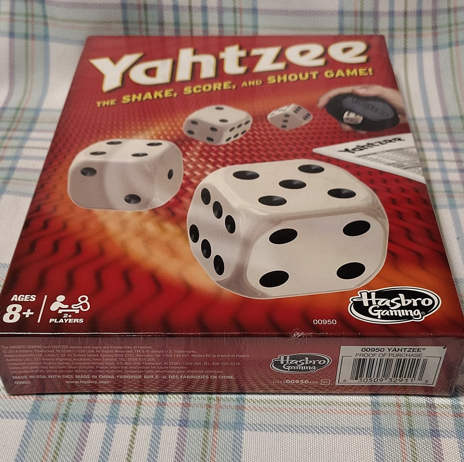 Hasbro Gaming Yahtzee Dice Game Score Cards Shaker Complete Ages 8+ 00950 - Thumbnail 4