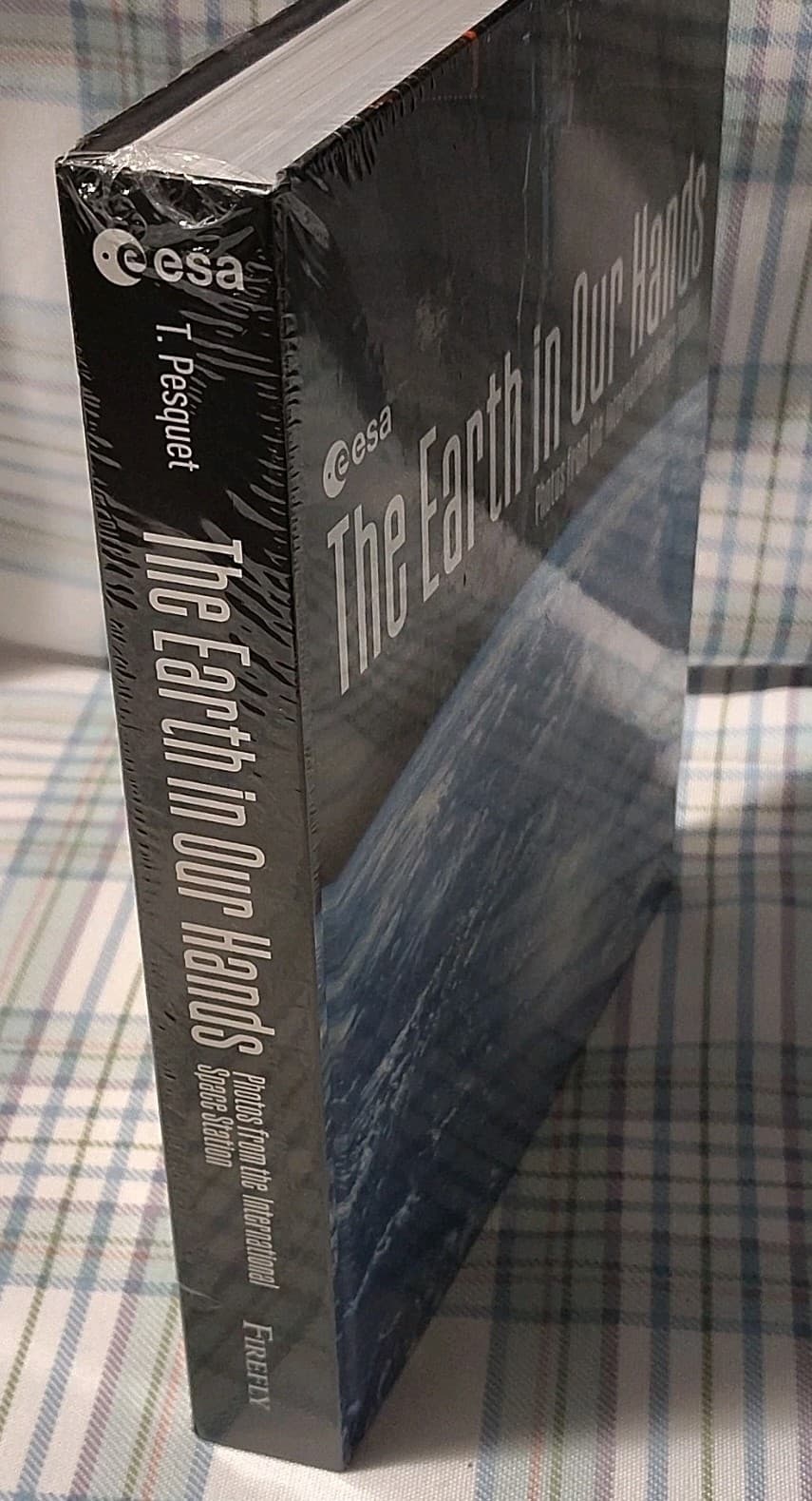Earth in Our Hands by Thomas Pesquet, Hardcover 2023, Firefly, NEW with plastic - Thumbnail 2