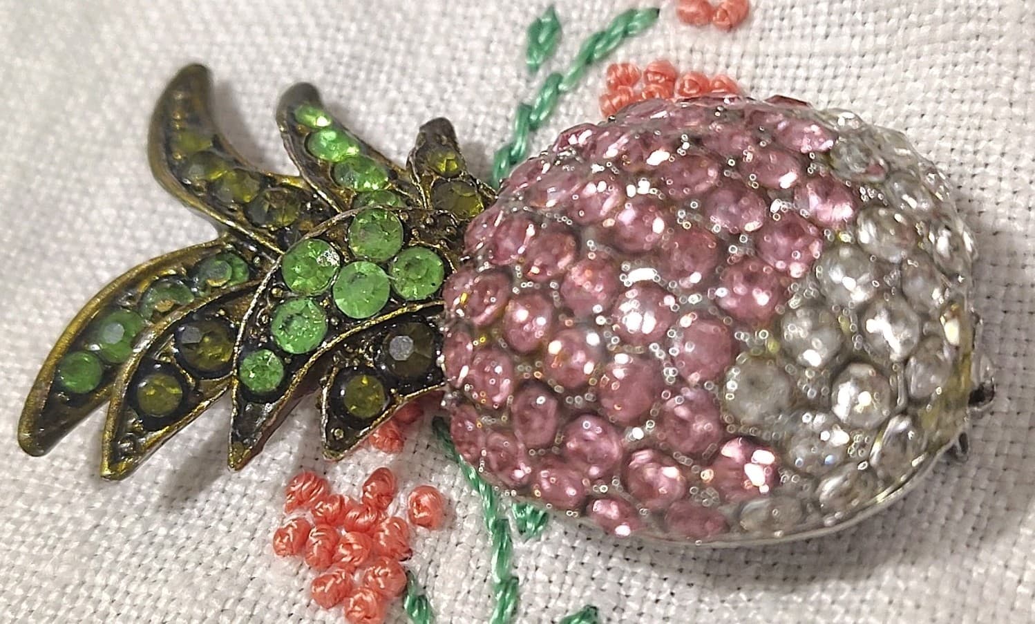 Vintage Pineapple Shaped Rhinestone Brooch Pink Green Silver Tone 2" Setting - Thumbnail 5