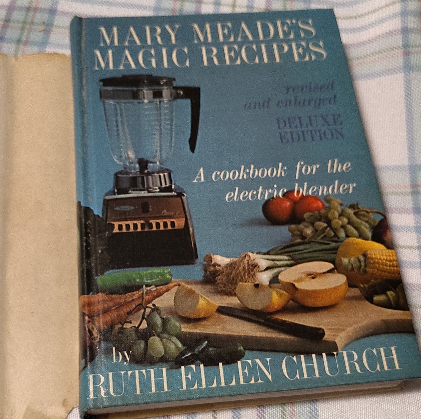 Mary Meade's Magic Recipes Revised Deluxe 1965 Ed by Ruth Ellen Church - Thumbnail 6