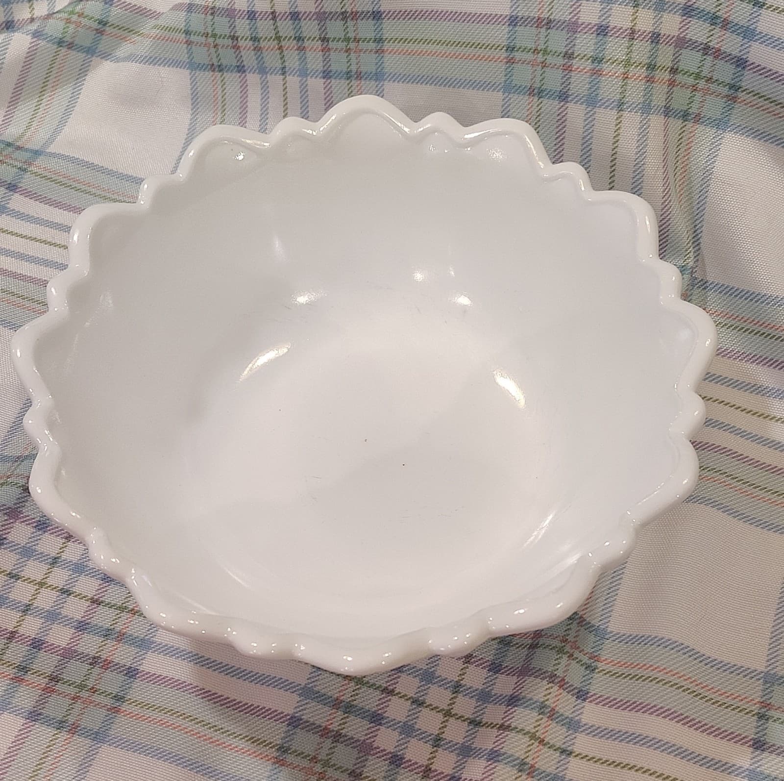 Vintage White Milk Glass Bowl Floral Embossed Pattern Glass 9" Round Decorative - Thumbnail 4