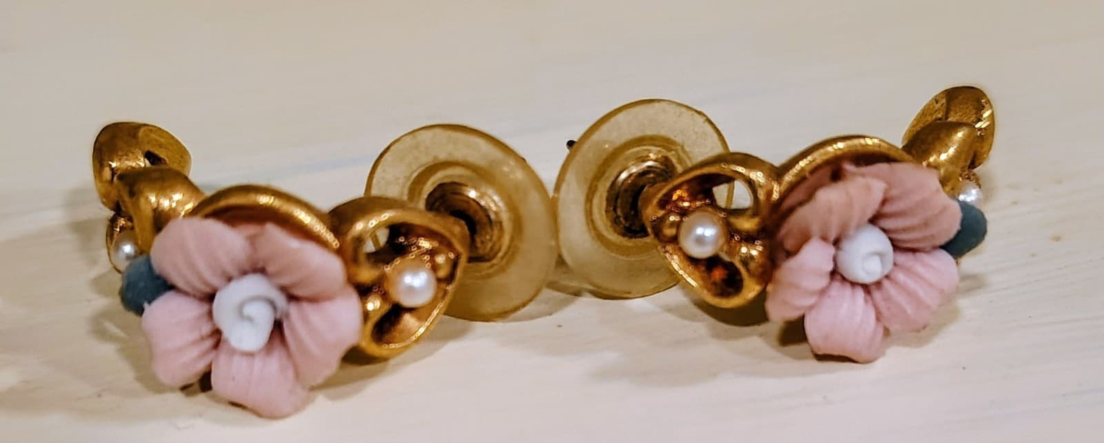 Avon Vintage 1980's Half Moon Hearts With Faux Pearls & Roses Pierced Earrings - Thumbnail 9
