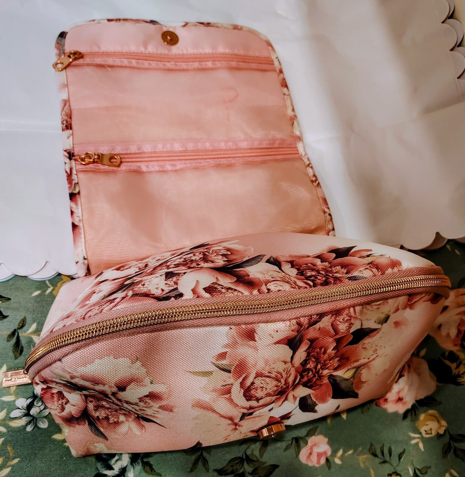 NWOT Sophia Joy Pink Floral Makeup Travel Organizer - Thumbnail 2